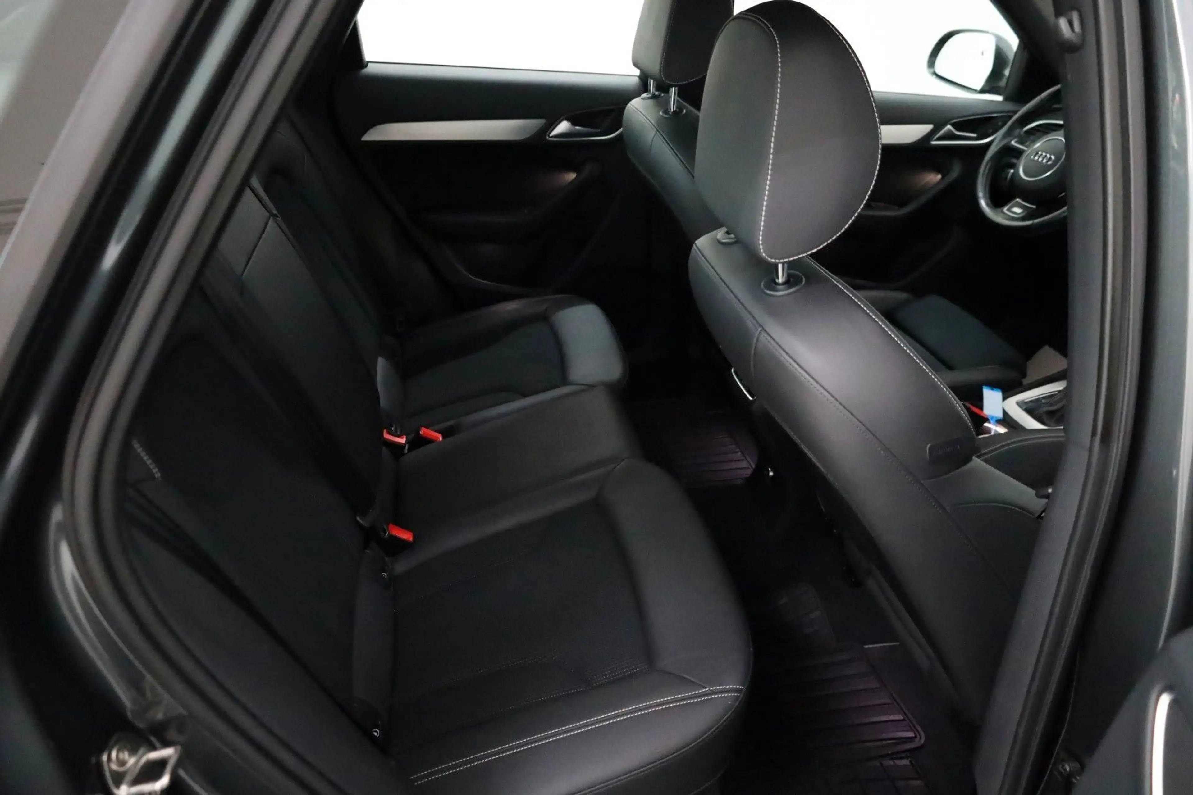 Audi Q3 quattro S Line T.Leder,Navi,Xenon,SH,PDC,AHK — photo 6