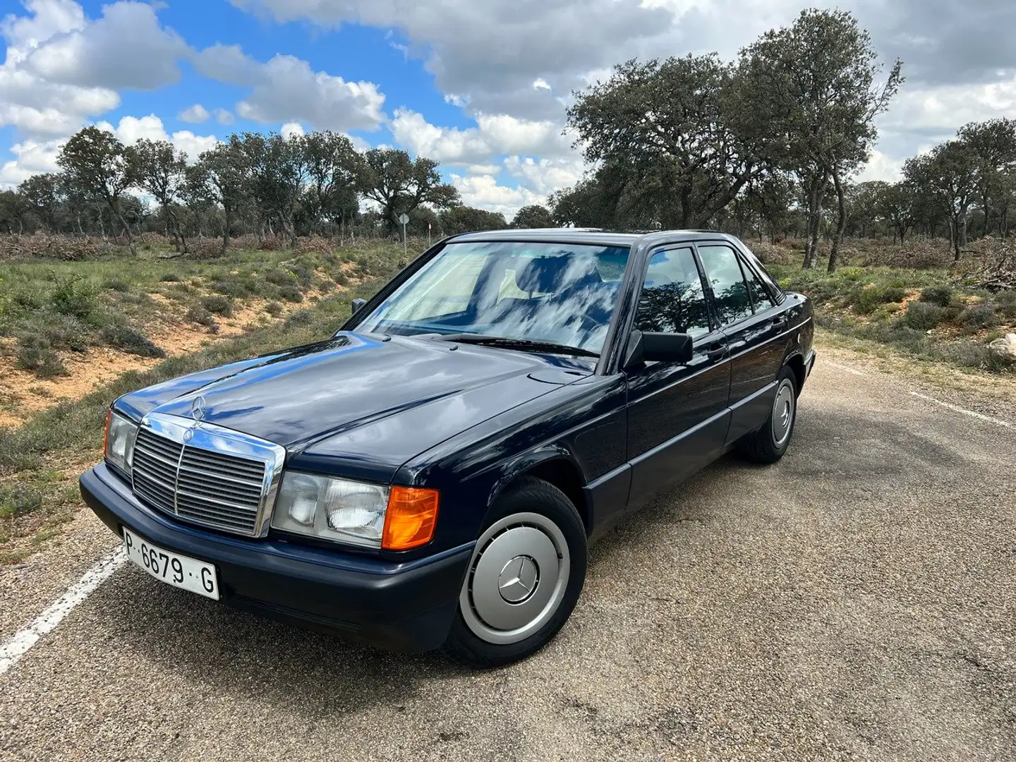 Mercedes-Benz 190 190E 1.8 Modrá - 1