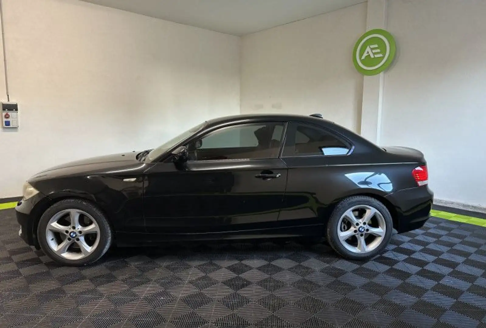 BMW 123 Coupé I (E82) 123d Confort Zwart - 2