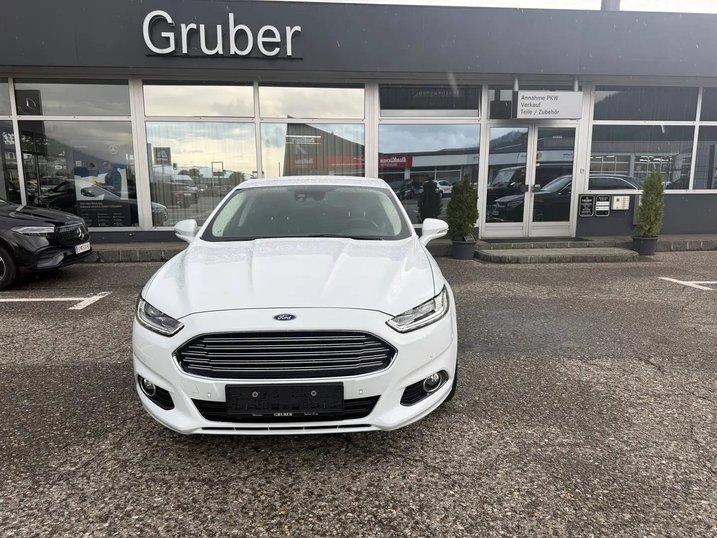 Ford Mondeo Titanium Weiß - 1
