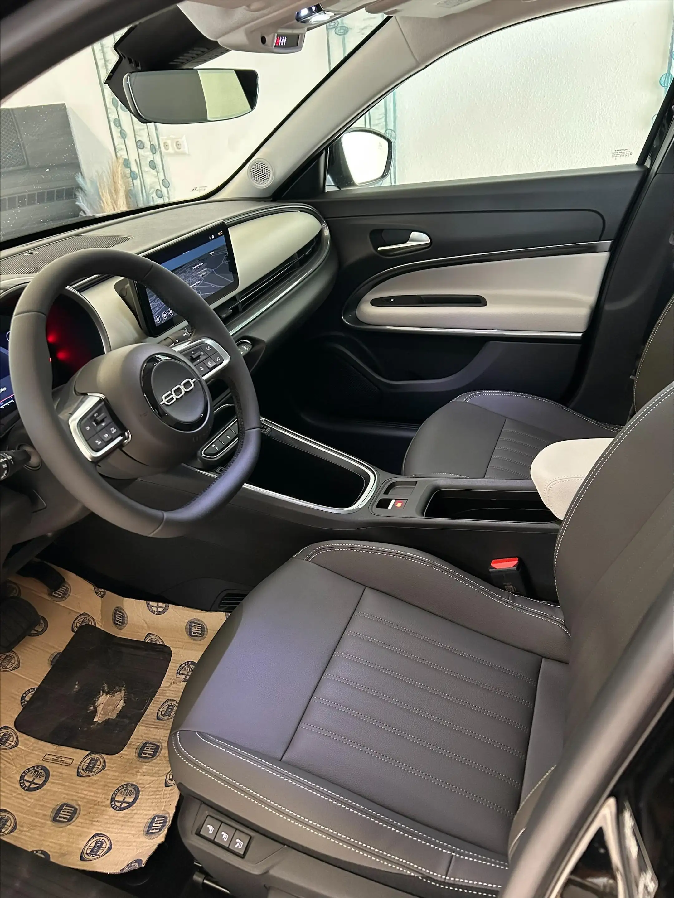 Fiat 600 La Prima Hybrid 1.2 T3 107 kW (145 PS) DCT, Win... — photo 8
