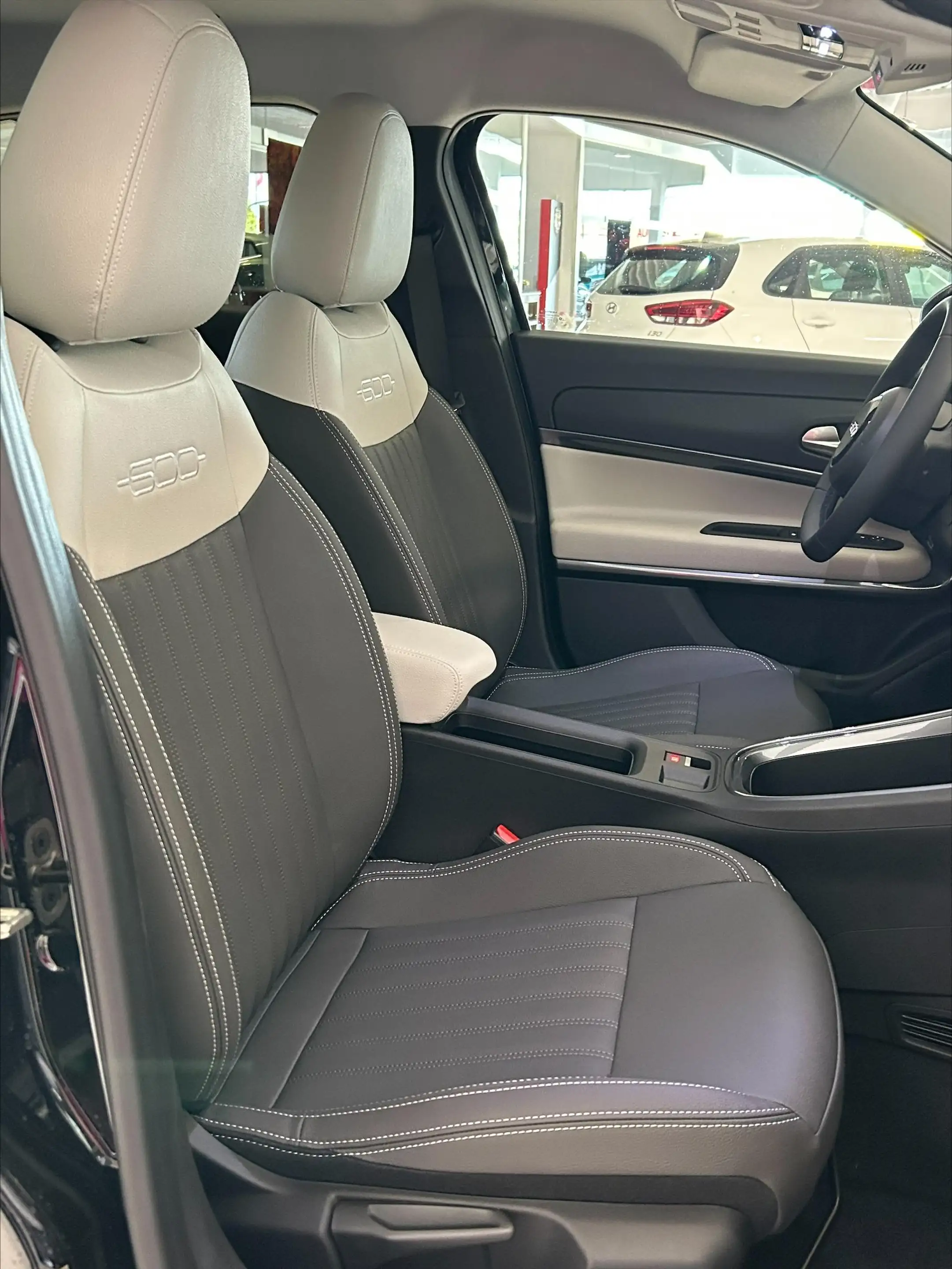 Fiat 600 La Prima Hybrid 1.2 T3 107 kW (145 PS) DCT, Win... — photo 7