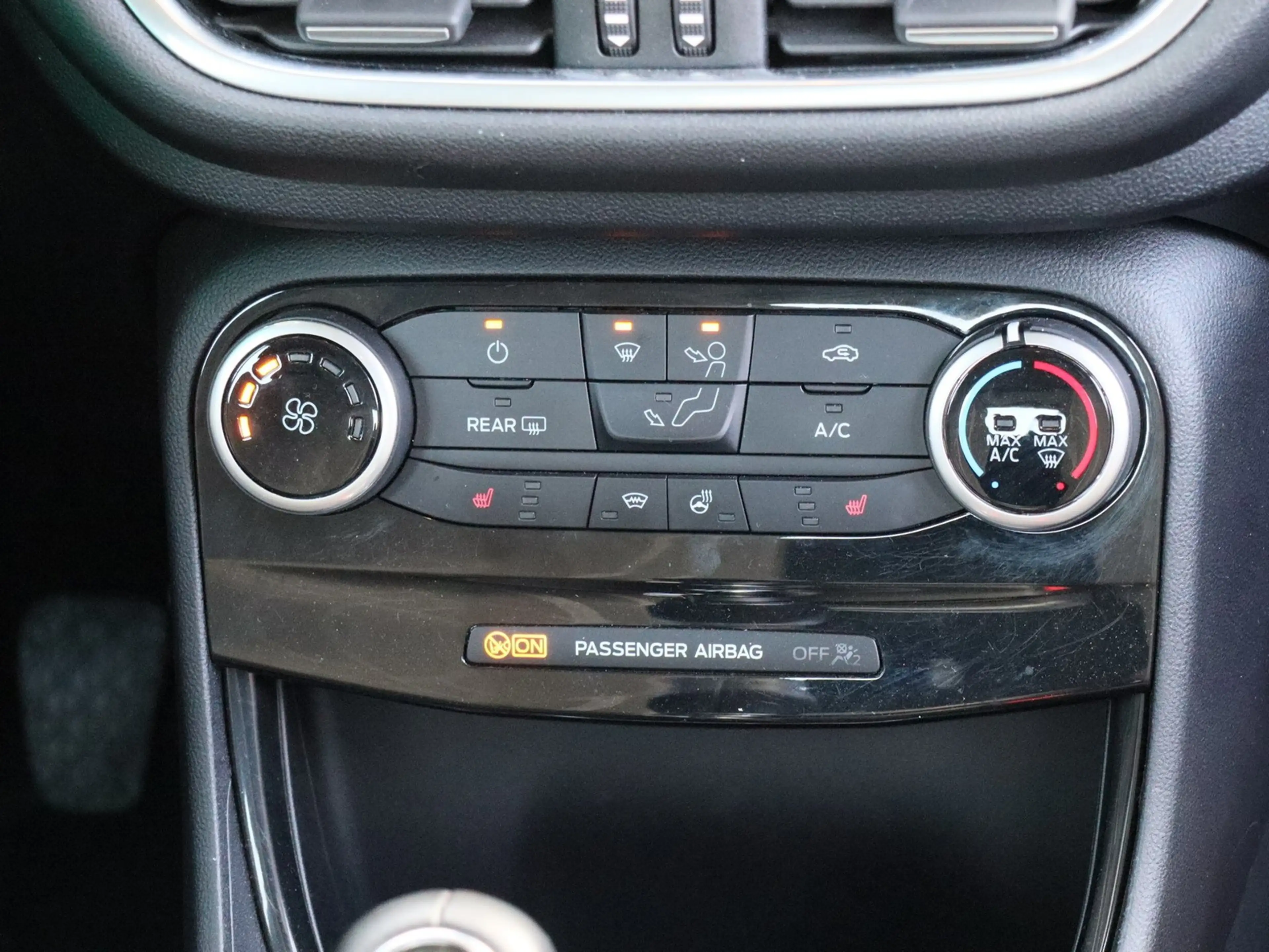 Ford Puma Hybrid Titanium Ganzjahresreifen Winter-Paket — photo 9