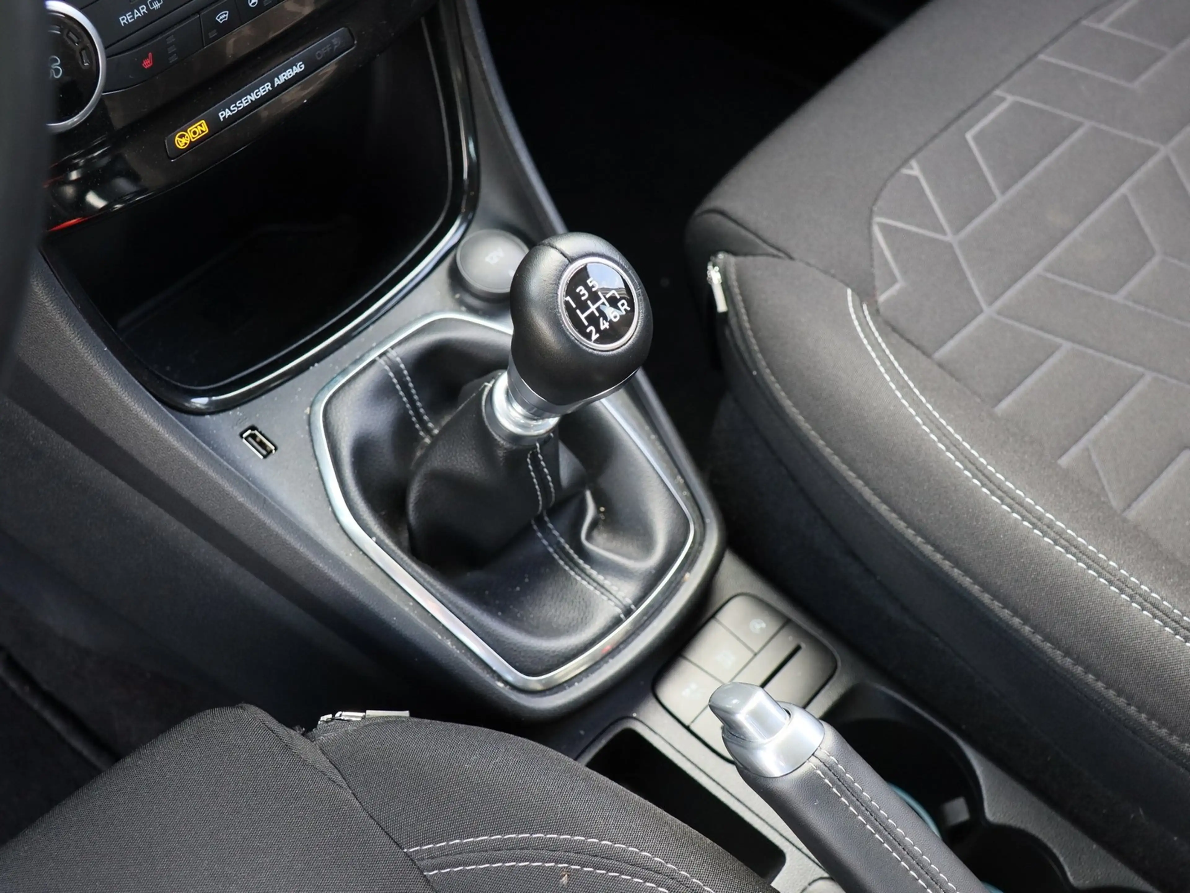 Ford Puma Hybrid Titanium Ganzjahresreifen Winter-Paket — photo 11