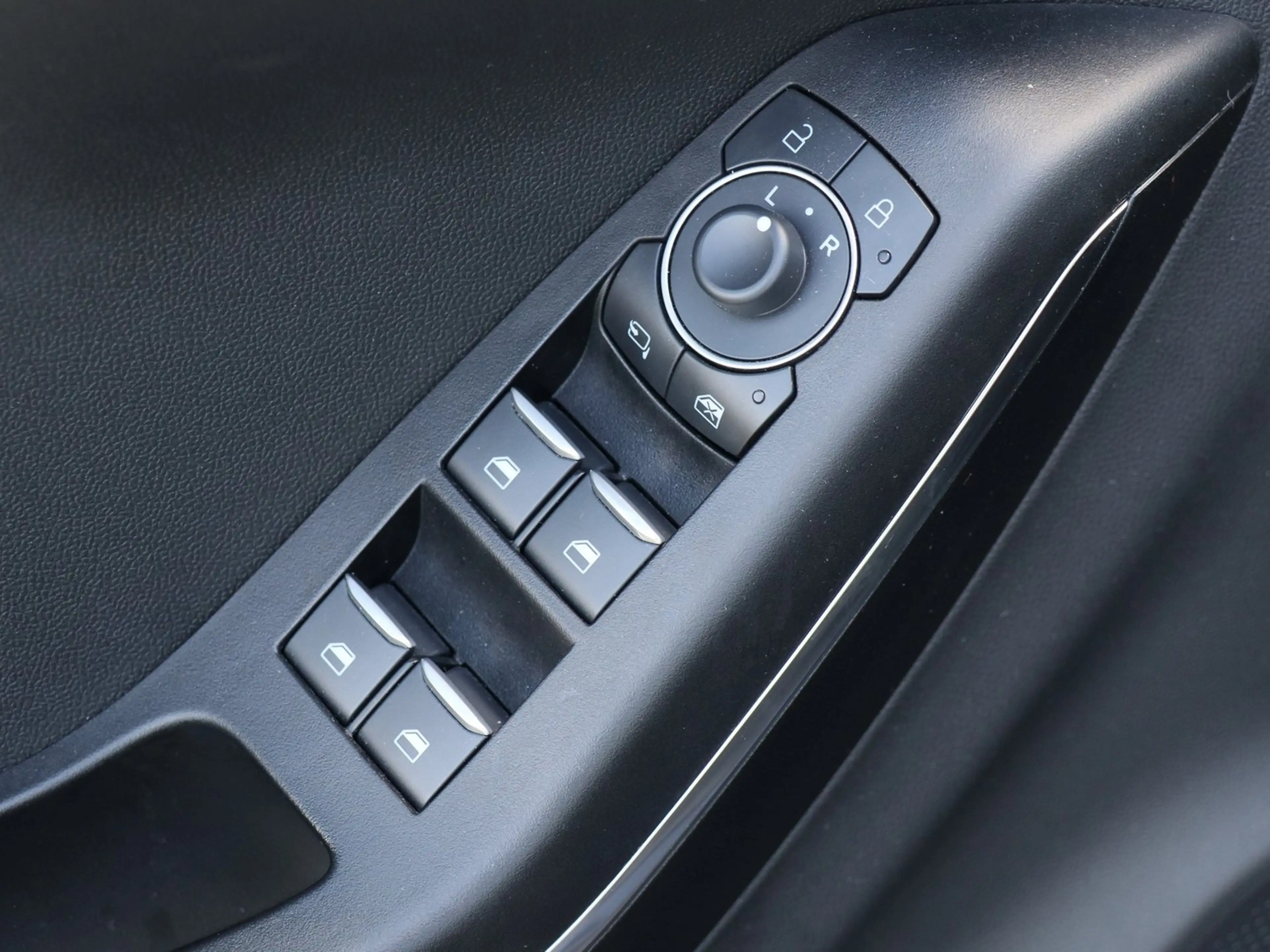 Ford Puma Hybrid Titanium Ganzjahresreifen Winter-Paket — photo 15