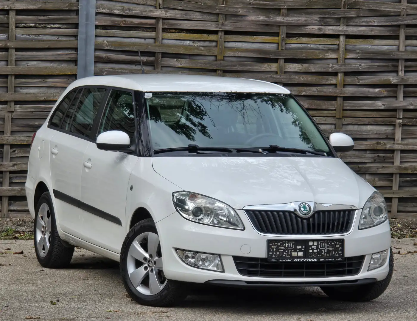 Skoda Fabia Ambition Top* Kredit* Neues Pickerl*Klima*Gepflegt Weiß - 2
