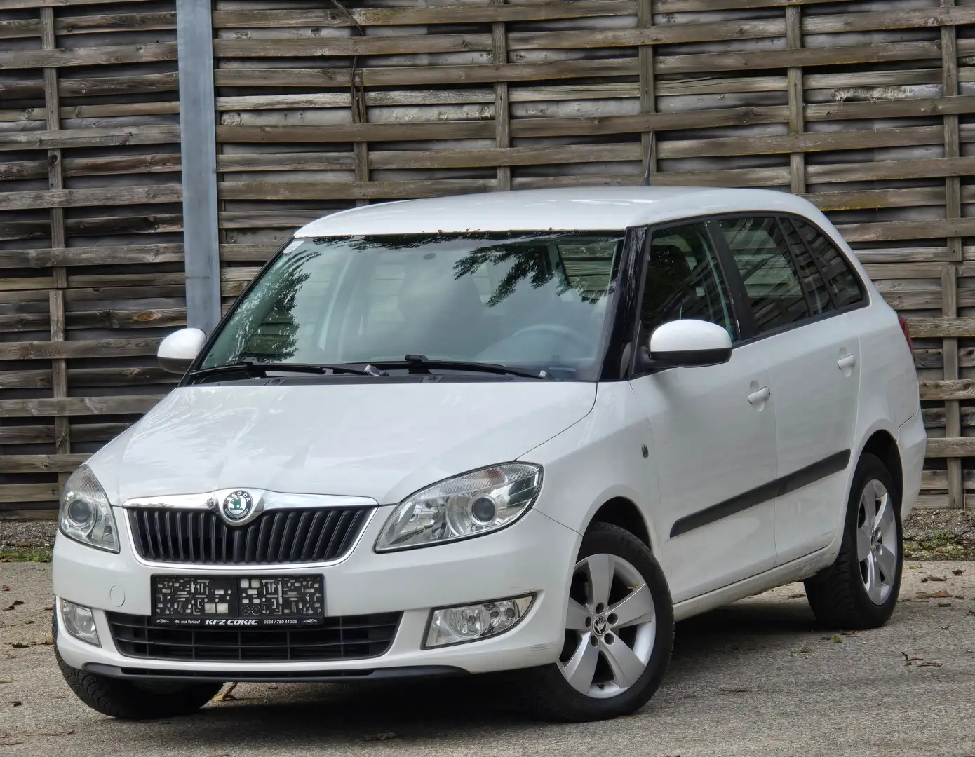 Skoda Fabia Ambition Top* Kredit* Neues Pickerl*Klima*Gepflegt Weiß - 1