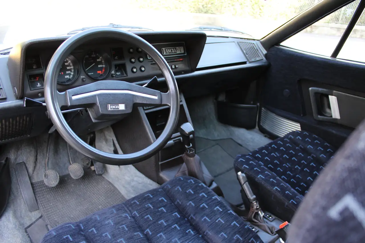 Lancia Gamma coupè 2.0, foto 9