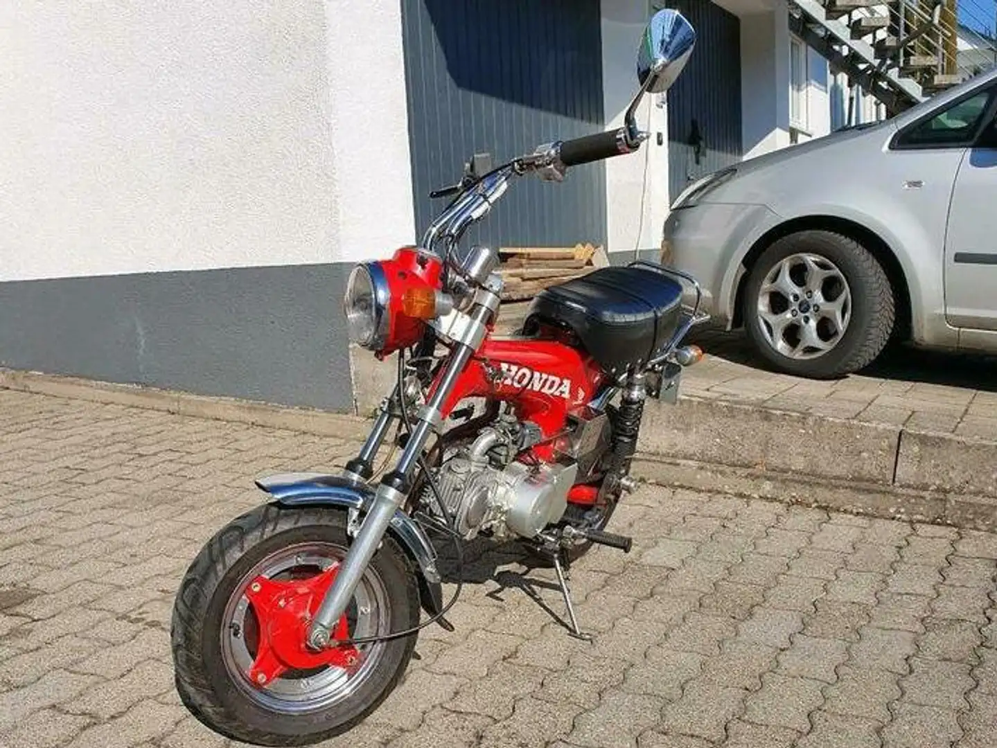Honda DAX ST 125 Červená - 2