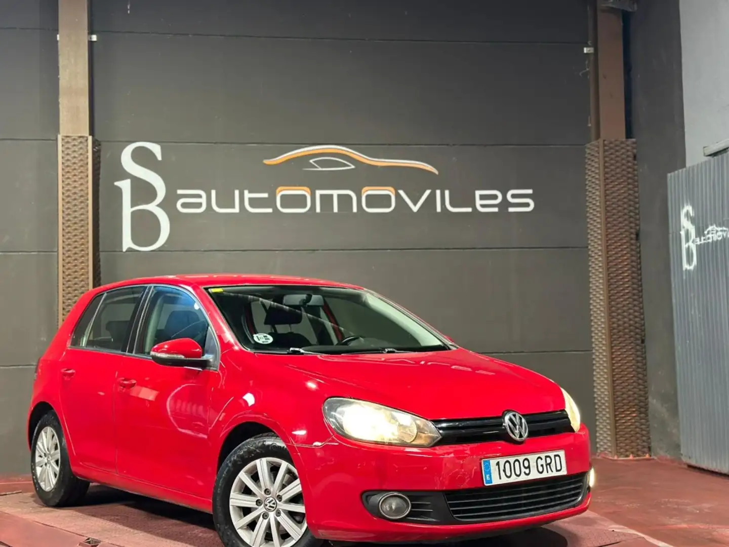 Volkswagen Golf 1.6TDI CR Advance 105 Rojo - 1