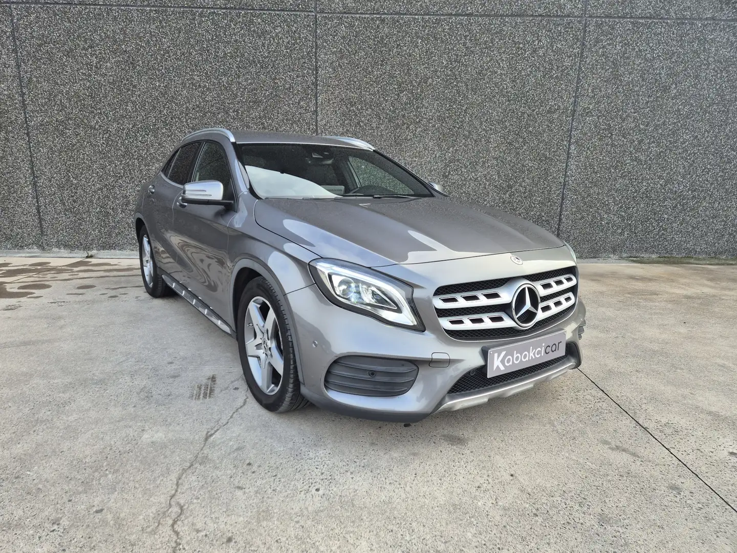 Mercedes-Benz GLA 200 GLA 200 d 4-Matic//PACK AMG//GPS/GARANTIE 12M Gris - 1
