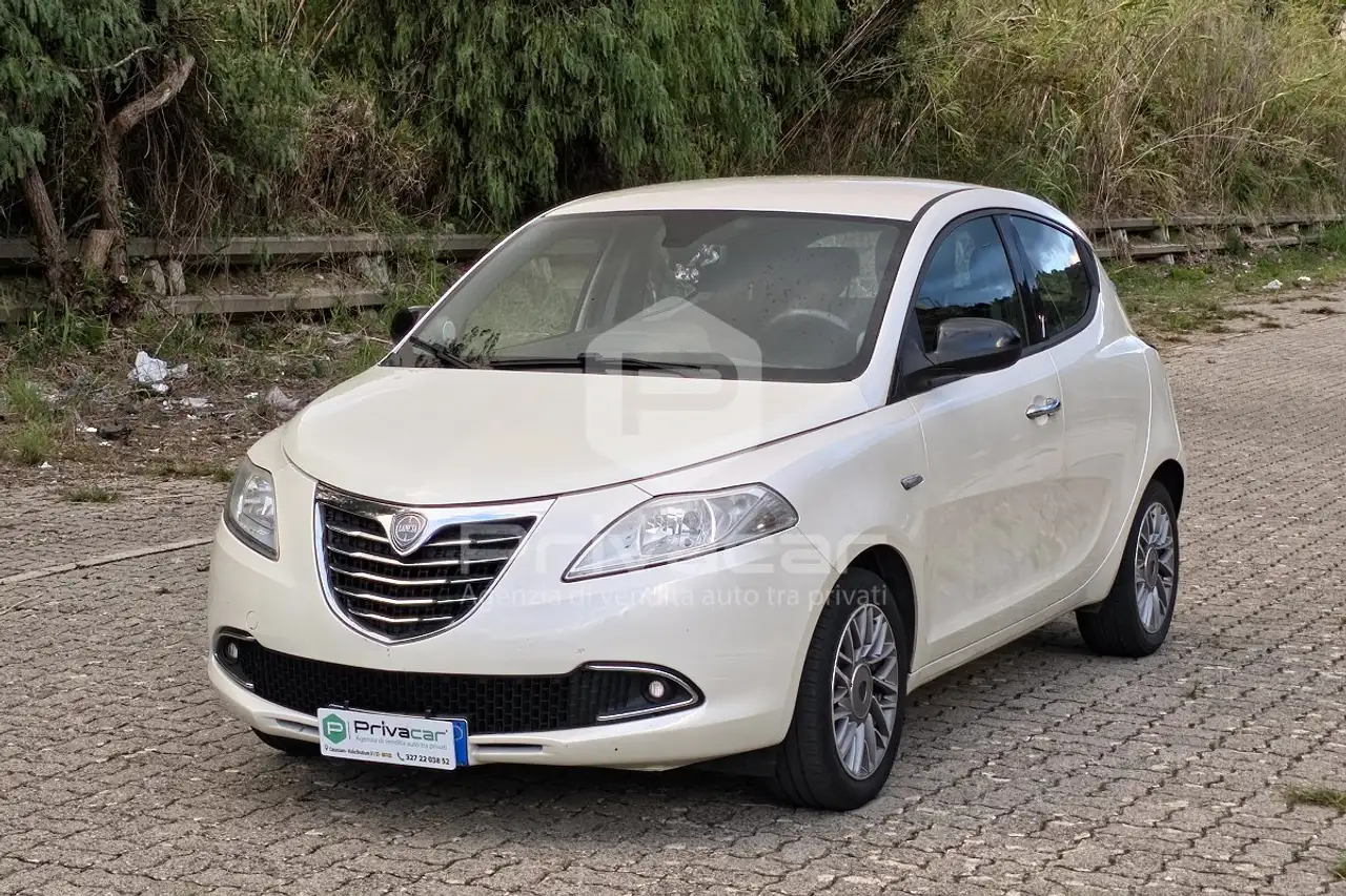 Lancia Ypsilon