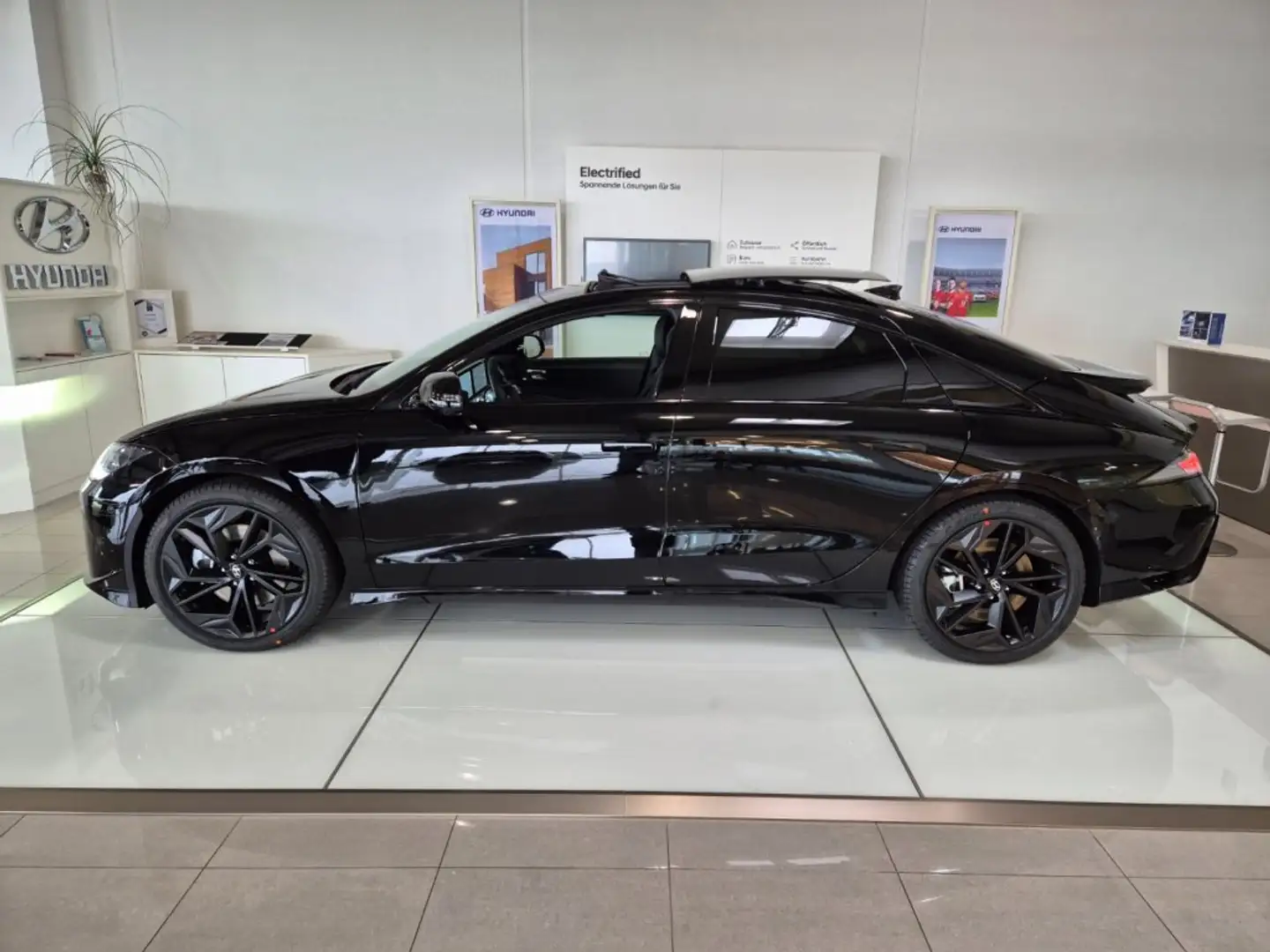 Hyundai IONIQ 6 BLACK Edition 77,4 kWh 4WD i65c2-O3 Schwarz - 2