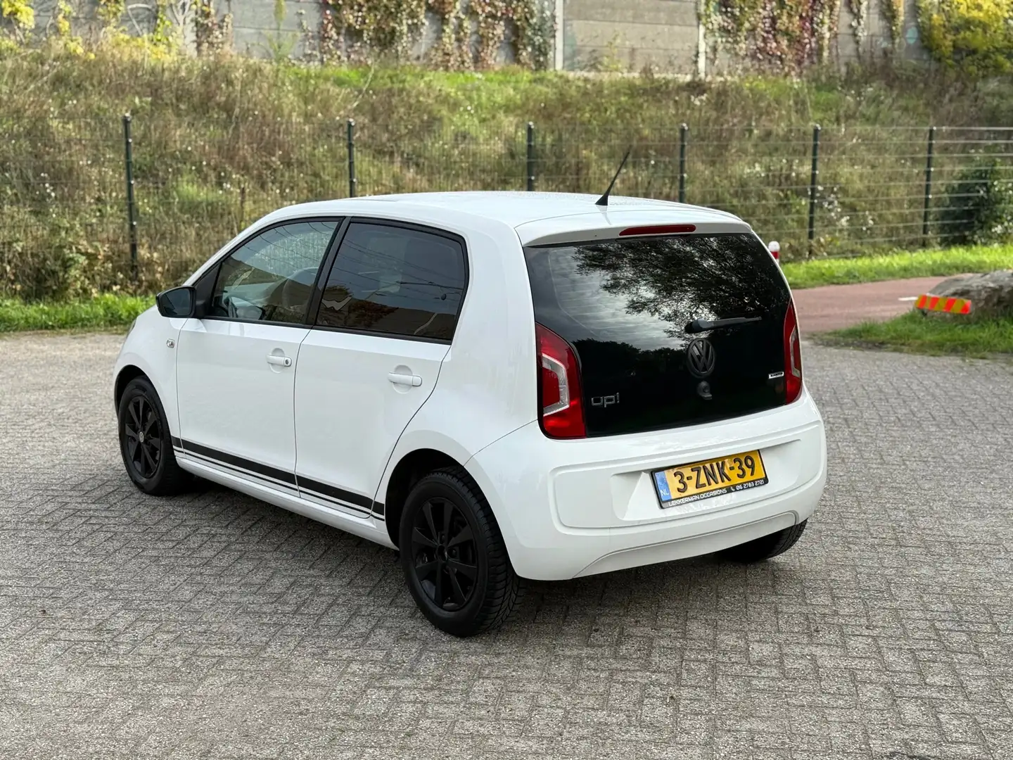Volkswagen up! 1.0 move up! BlueMotion NAVI I AIRCO I GOED ONDH I Weiß - 2