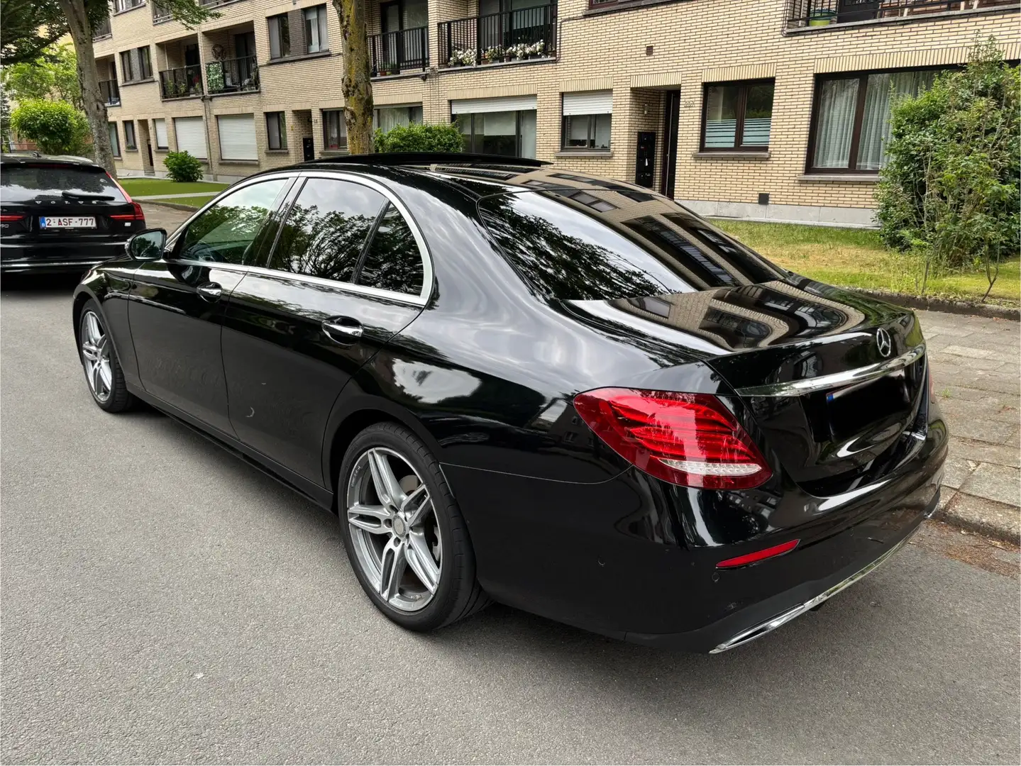 Mercedes-Benz E 220 d 9G-TRONIC AMG Line - 2