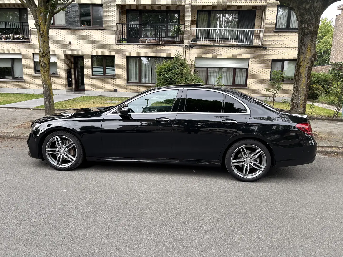 Mercedes-Benz E 220 d 9G-TRONIC AMG Line - 1