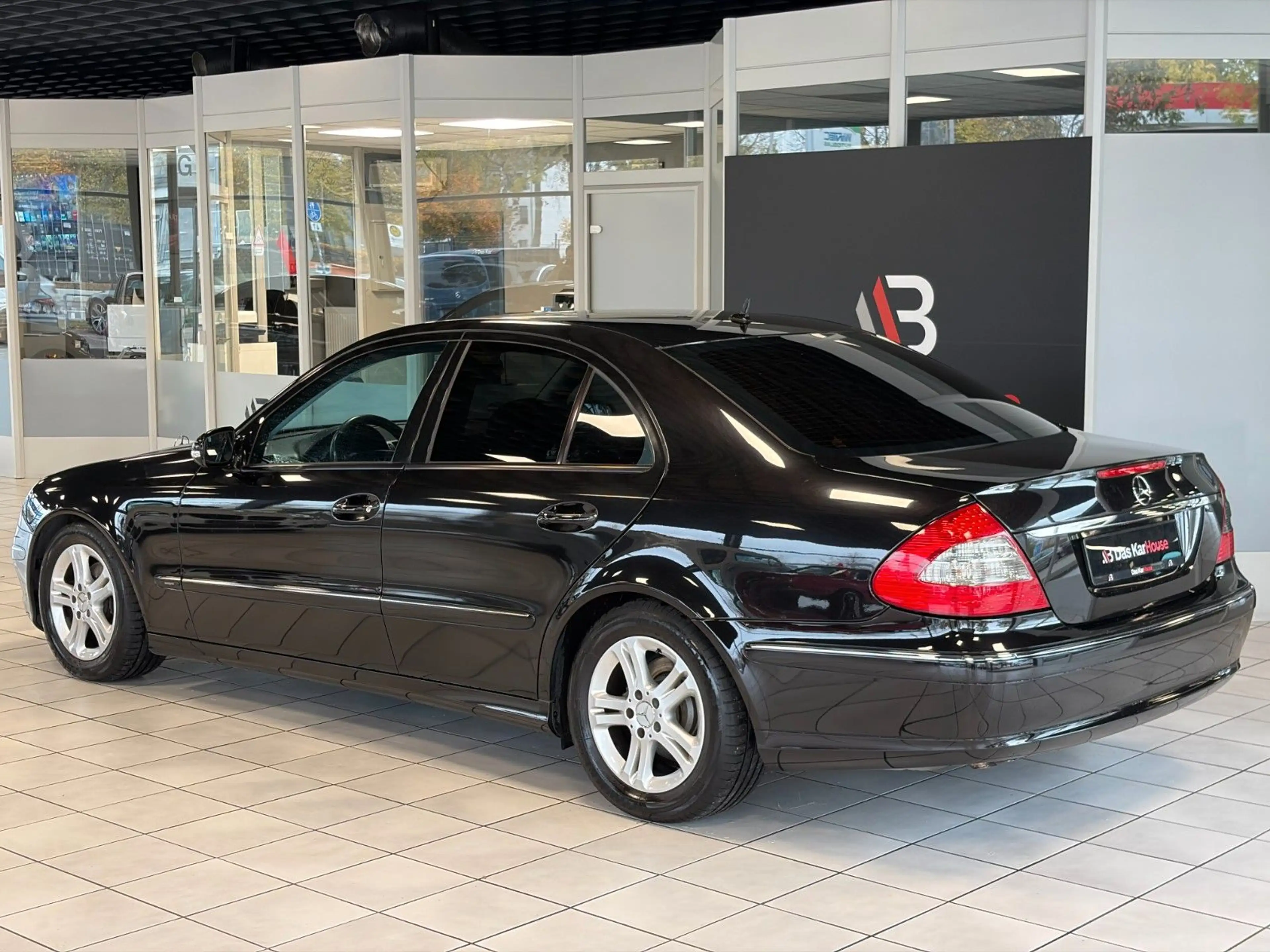 Mercedes-Benz E 220 CDI Lim. Avantgarde · MOPF · Xenon · GSD — photo 6