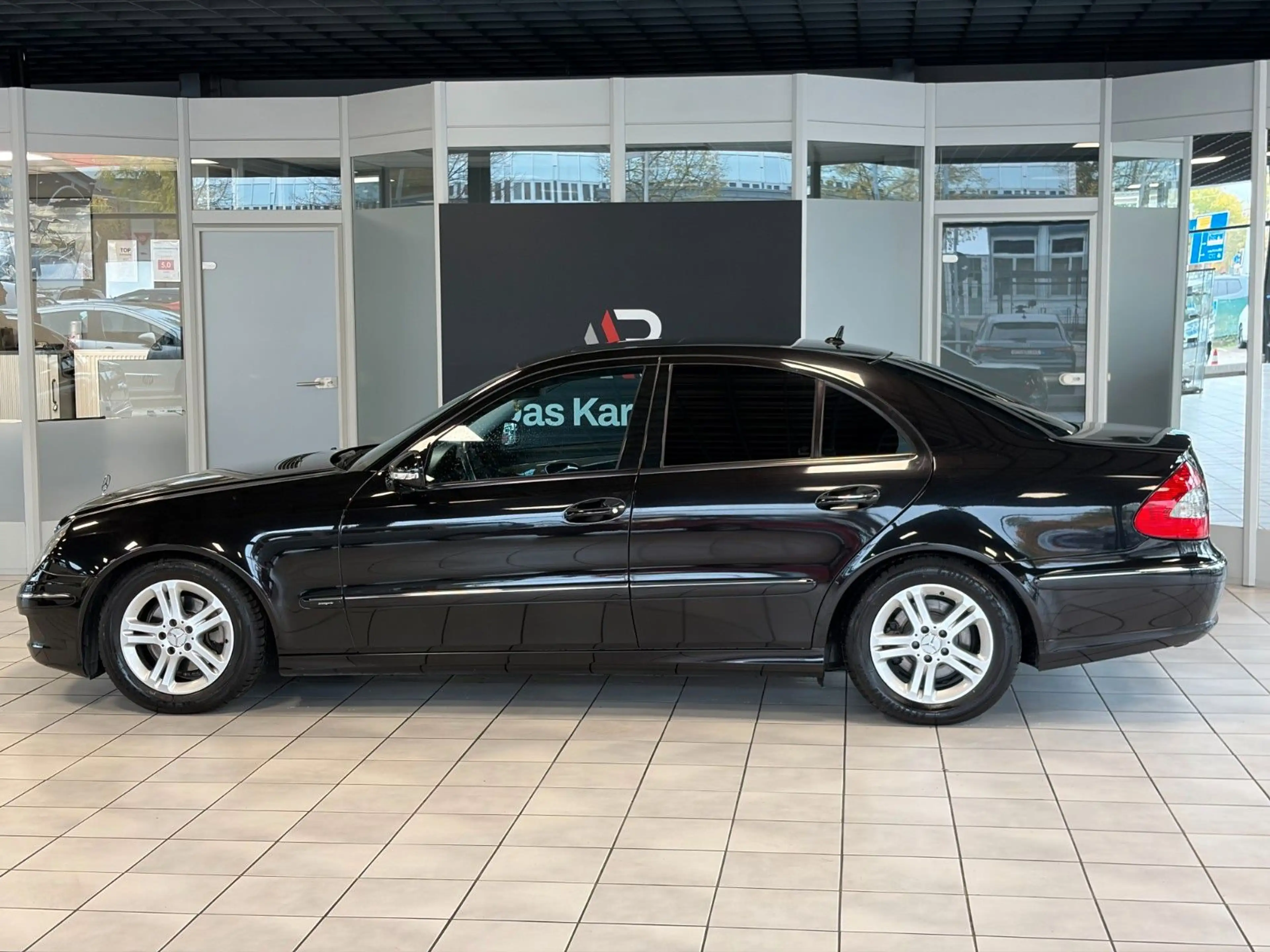 Mercedes-Benz E 220 CDI Lim. Avantgarde · MOPF · Xenon · GSD — photo 7
