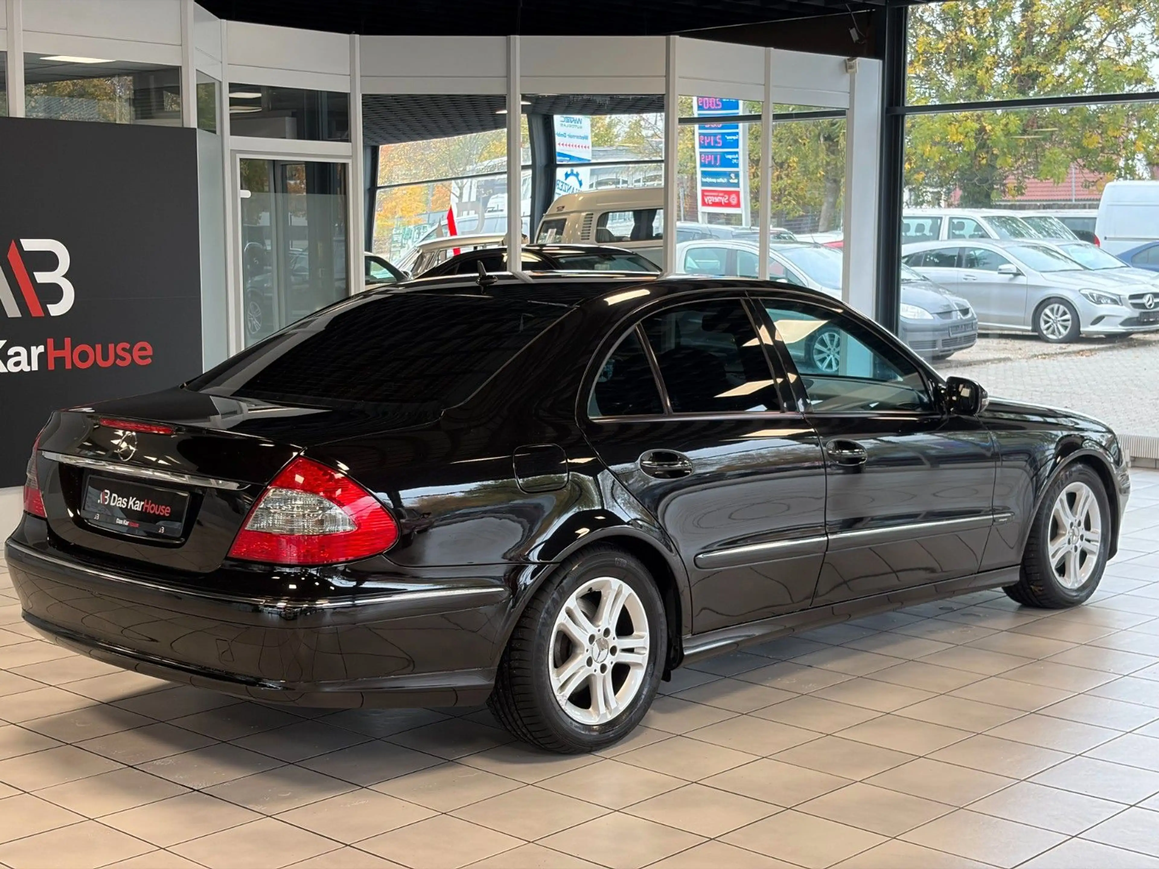 Mercedes-Benz E 220 CDI Lim. Avantgarde · MOPF · Xenon · GSD — photo 3