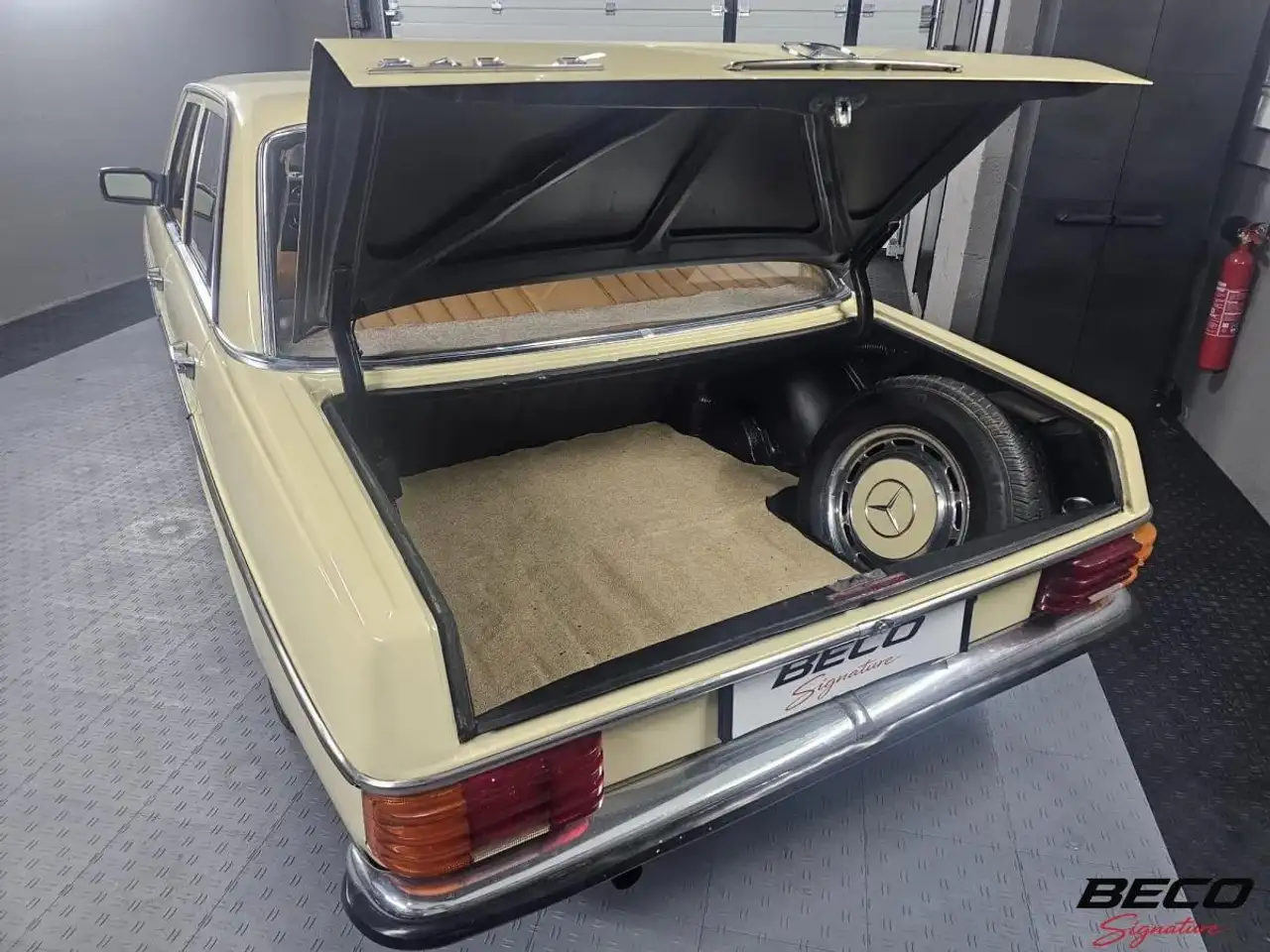 Mercedes-Benz 240 D - W115 Classe E, foto 11