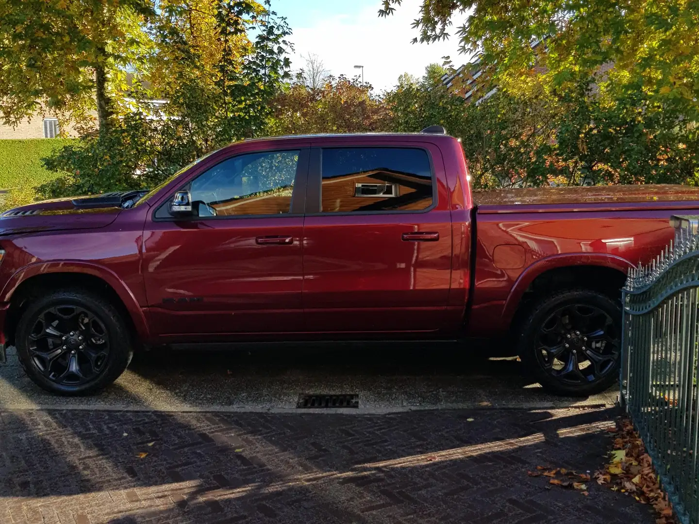 RAM 1500 1500 5.7 V8 4x4 LIMITED NIGHT Червоний - 2