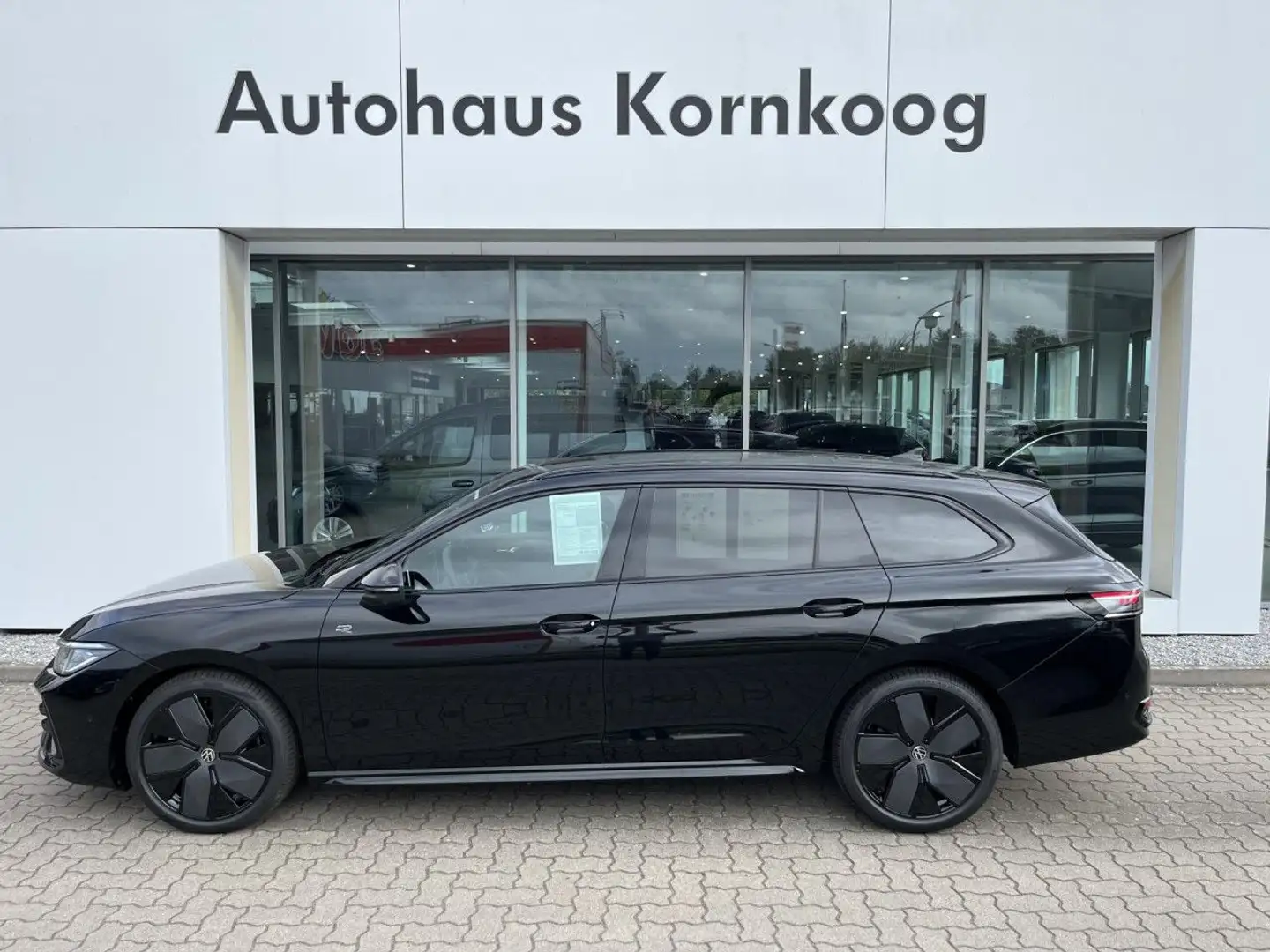 Volkswagen Passat Variant 2,0 TDI DSG R-Line 4Motion Navi LED Negro - 1