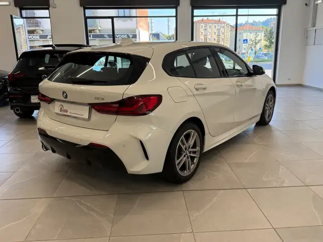 BMW 1 Series view 5