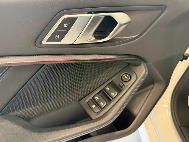 BMW 1 Series view 12