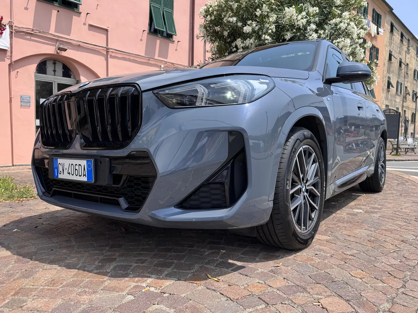 BMW X1 X1 XDRIVE 20d mhev 48V M Sport auto Tetto pan. Grijs - 1