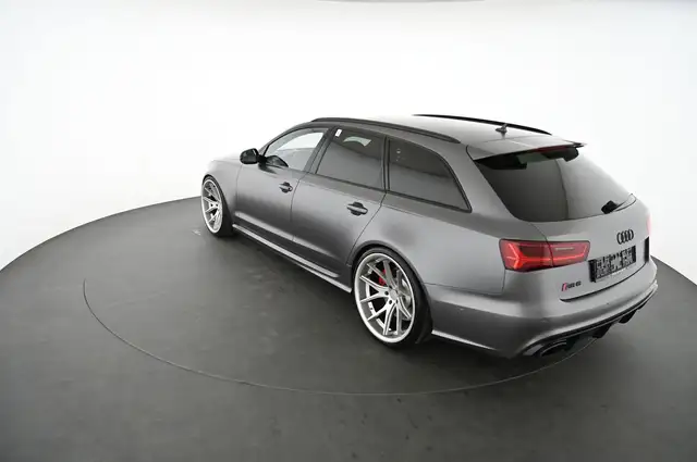 Audi RS6 view 9