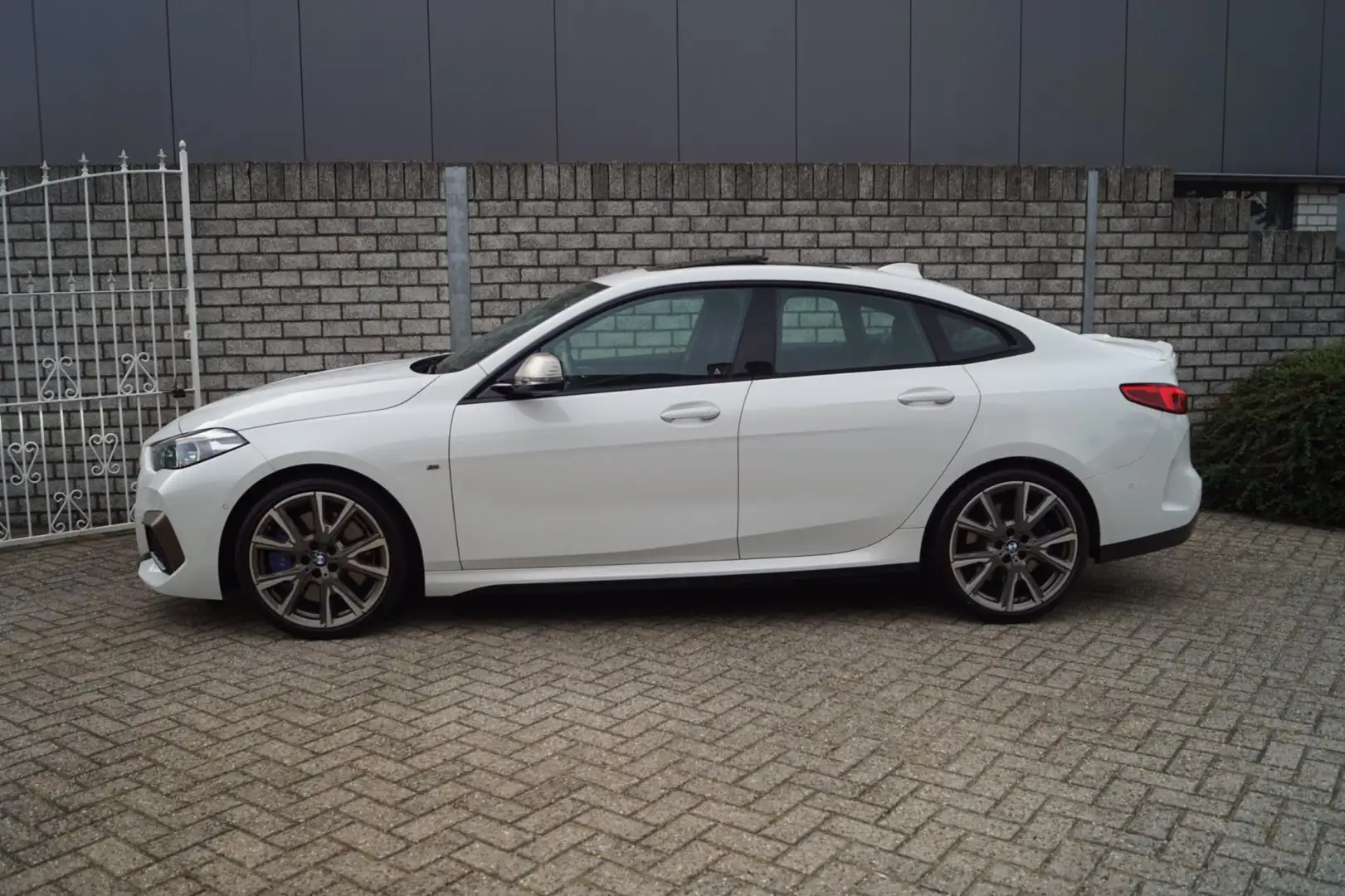 BMW 235 2-serie Gran Coupé M235i xDrive High Executive Edi Wit - 2