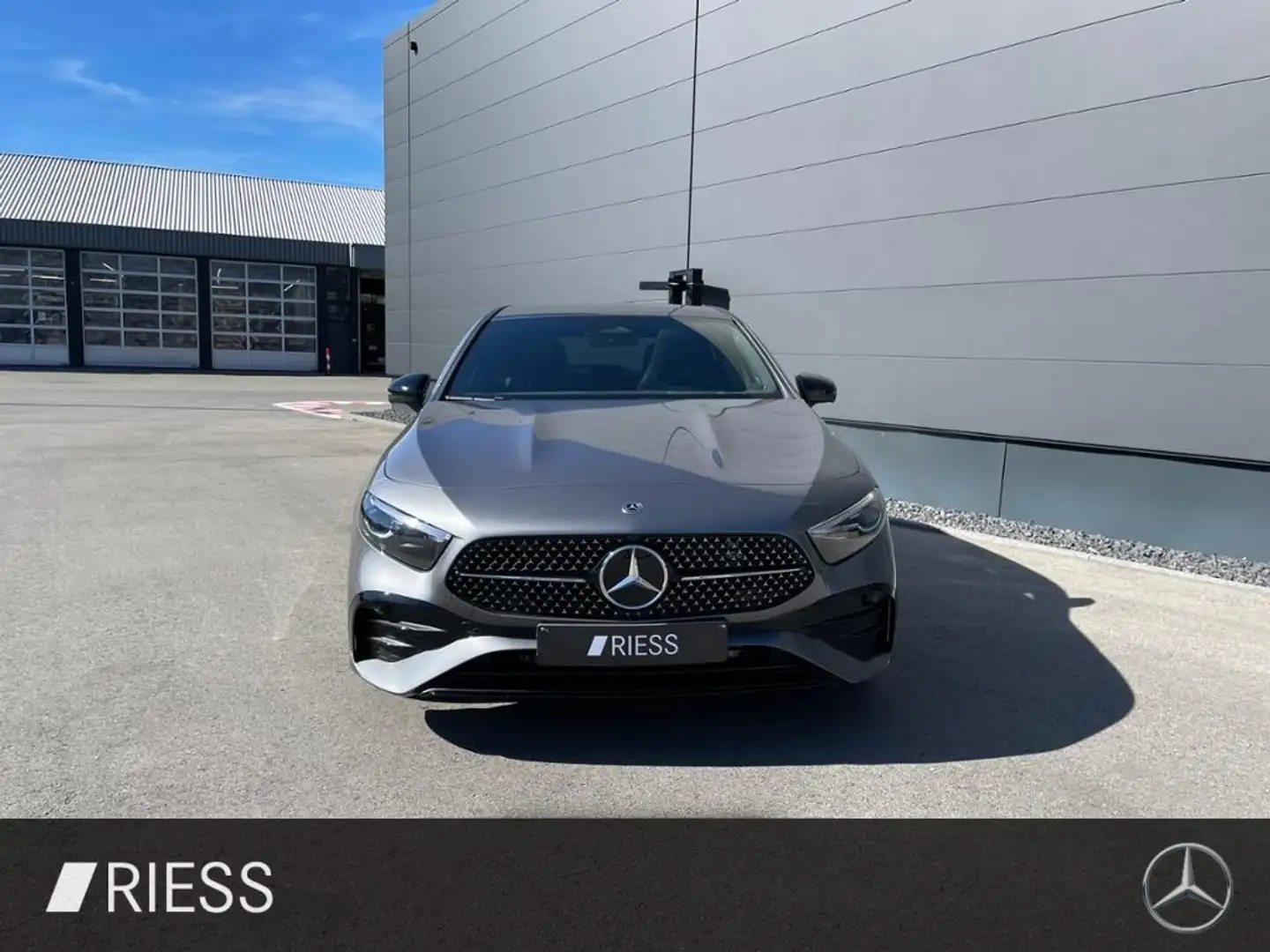 Mercedes-Benz A 220 4M AMG+PANO+AHK+DISTR+HEAD UP+KEYL+MULTIB+ Gris - 2