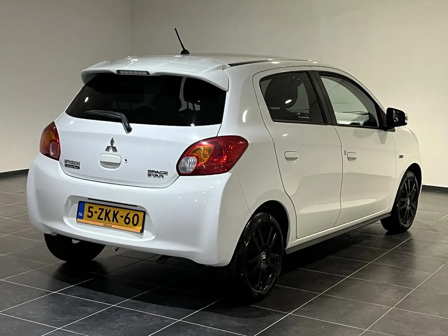 Mitsubishi Space Star 1.0 Intense | Climate control | Keyless | Lichtmet Wit - 2