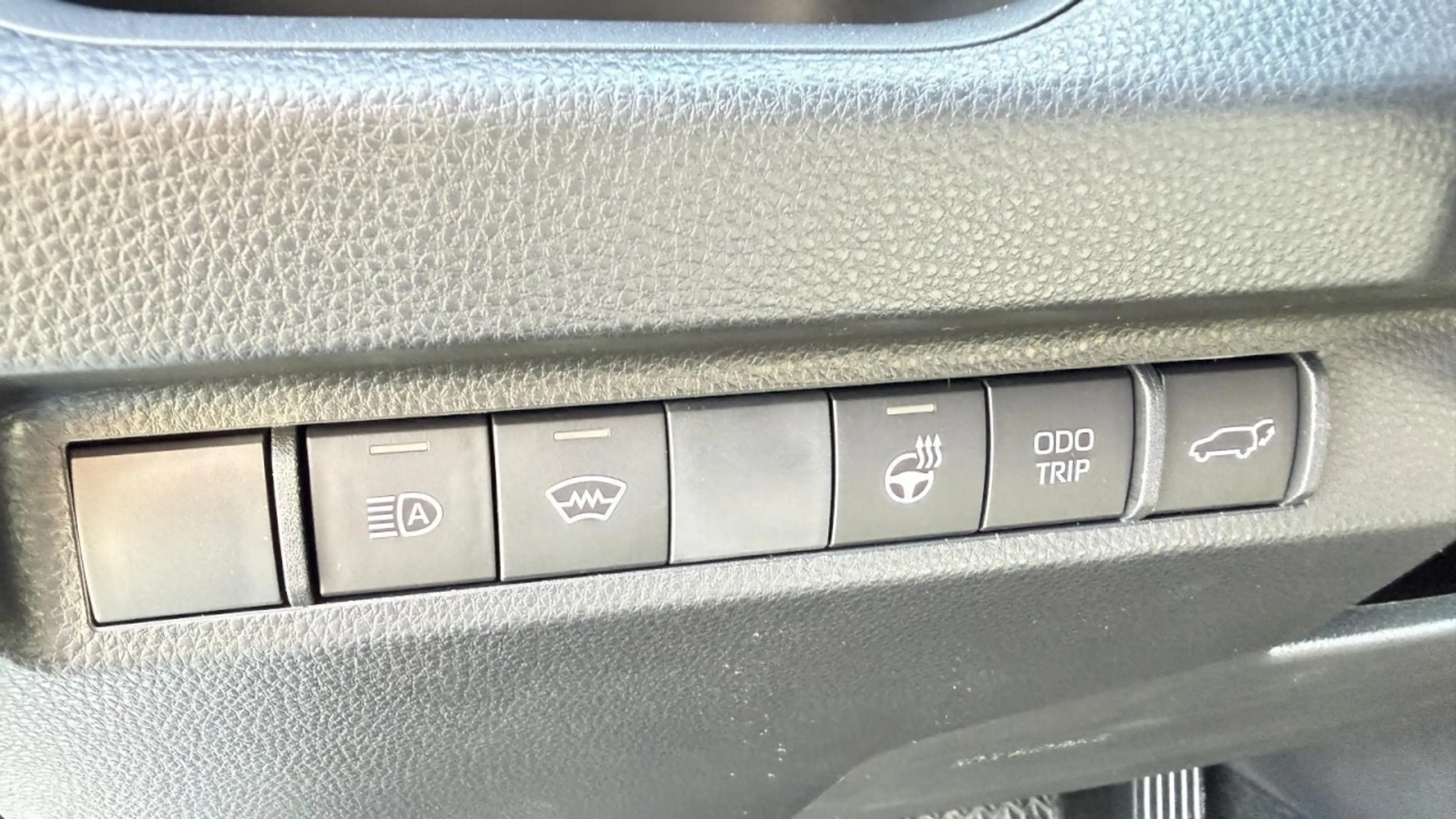 Suzuki Across : Hybridpower. Raum. Raffinesse. Effizienz Klima — photo 14