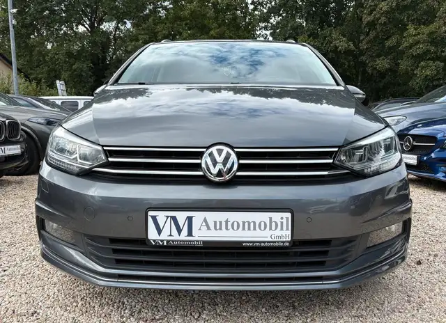 Volkswagen Touran view 2