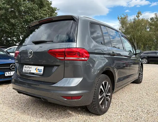 Volkswagen Touran view 4