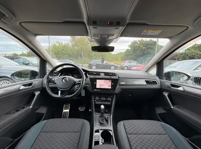 Volkswagen Touran view 9
