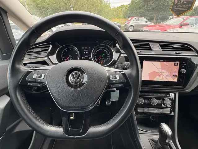 Volkswagen Touran view 8