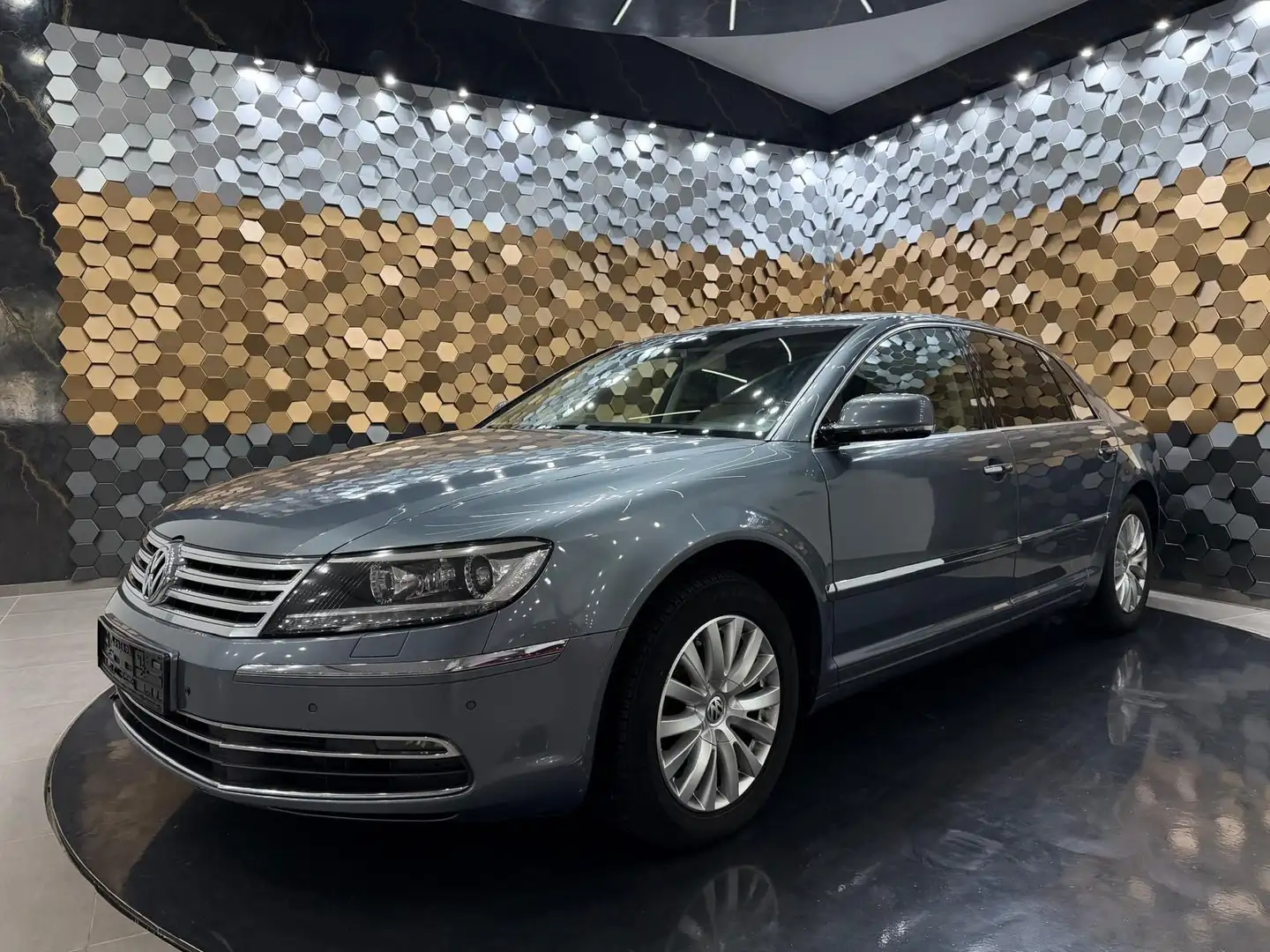 Volkswagen Phaeton V6 TDI 5-Sitzer 4M Lang *Schiebedach* Grau - 1