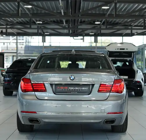 BMW 7 Series view 8