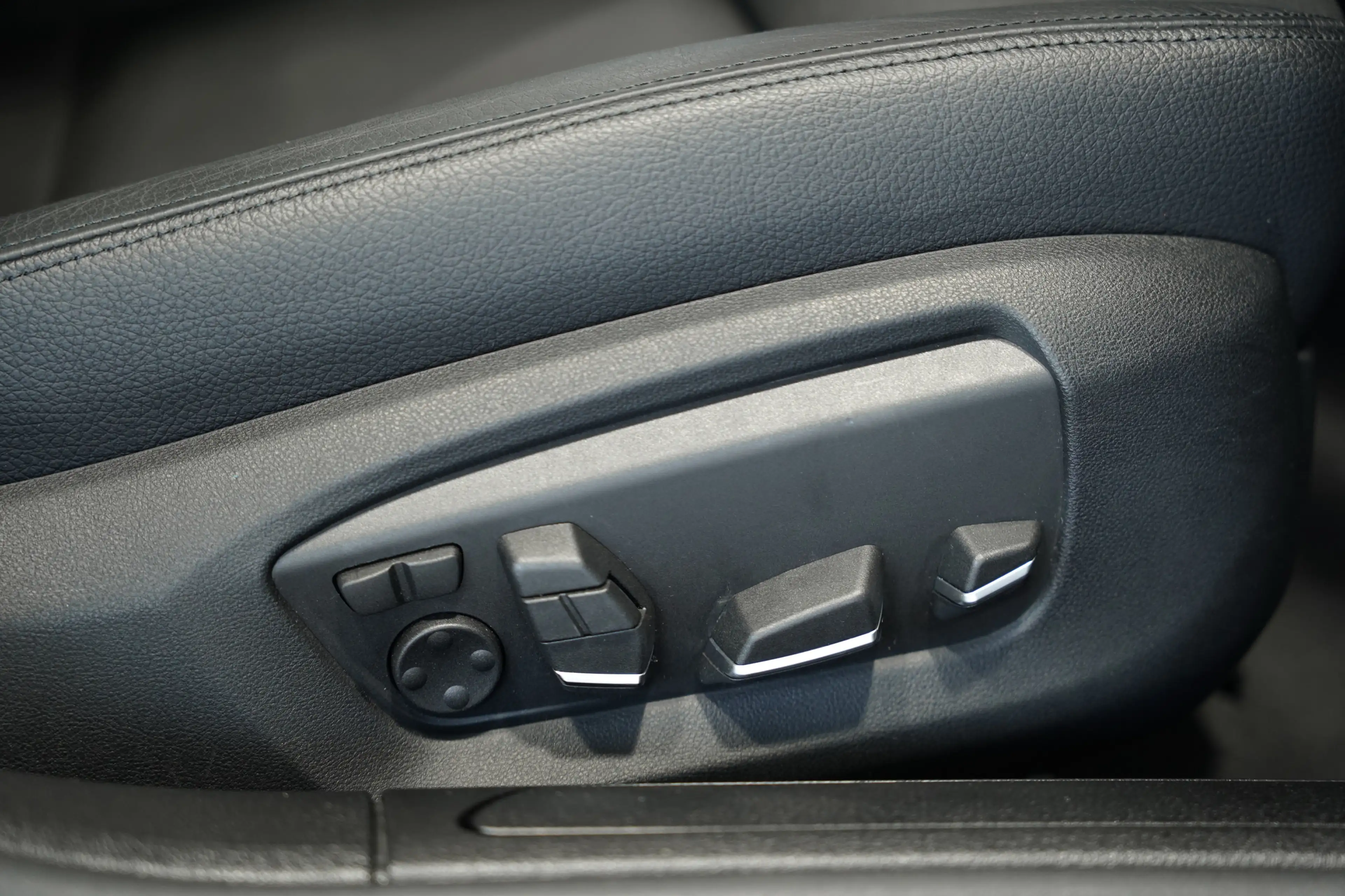 BMW 750 i xDrive *19 *360° *Sitzklima*H-UP*Memory — photo 14