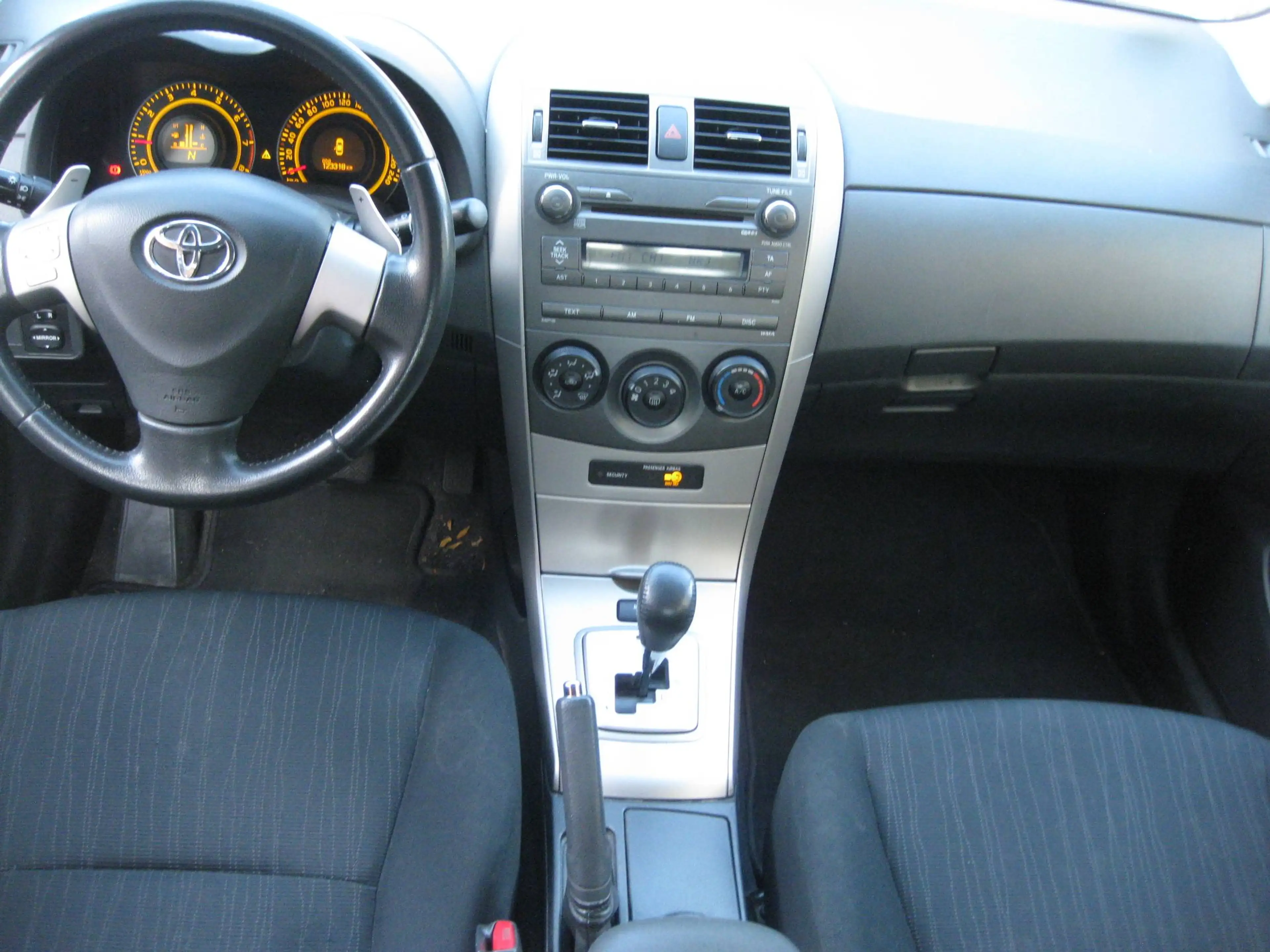 Toyota Corolla 1.6i essence Automatique 123.000 km ct ok Garantie — photo 10