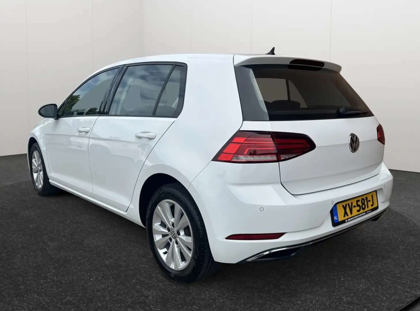 Volkswagen Golf 1.0 TSI Comfortline Betrouwbare Klasse met een Gli Bianco - 2