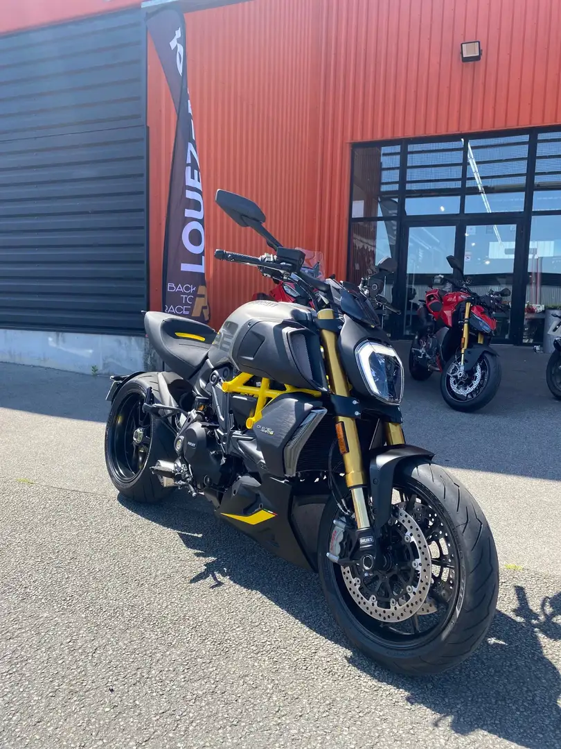 Ducati Diavel Gris - 1