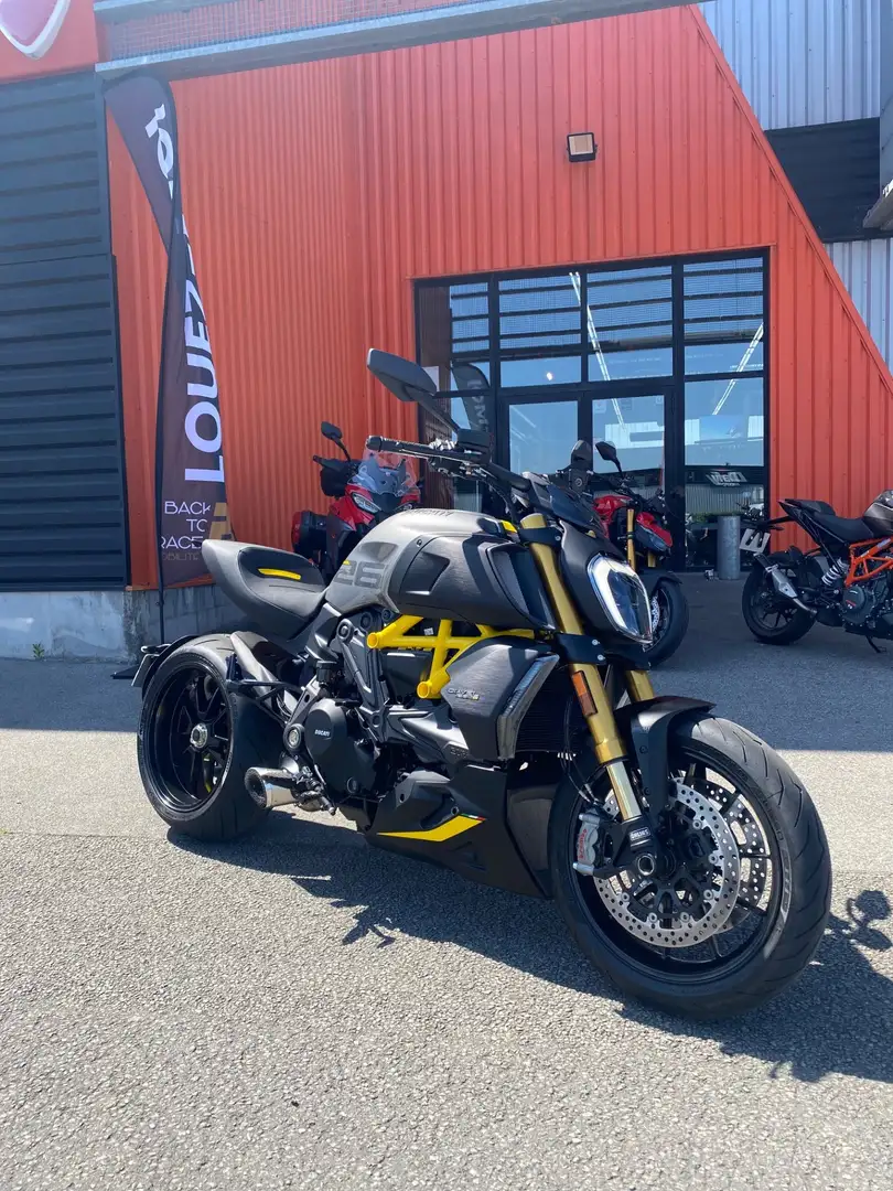 Ducati Diavel Gris - 2