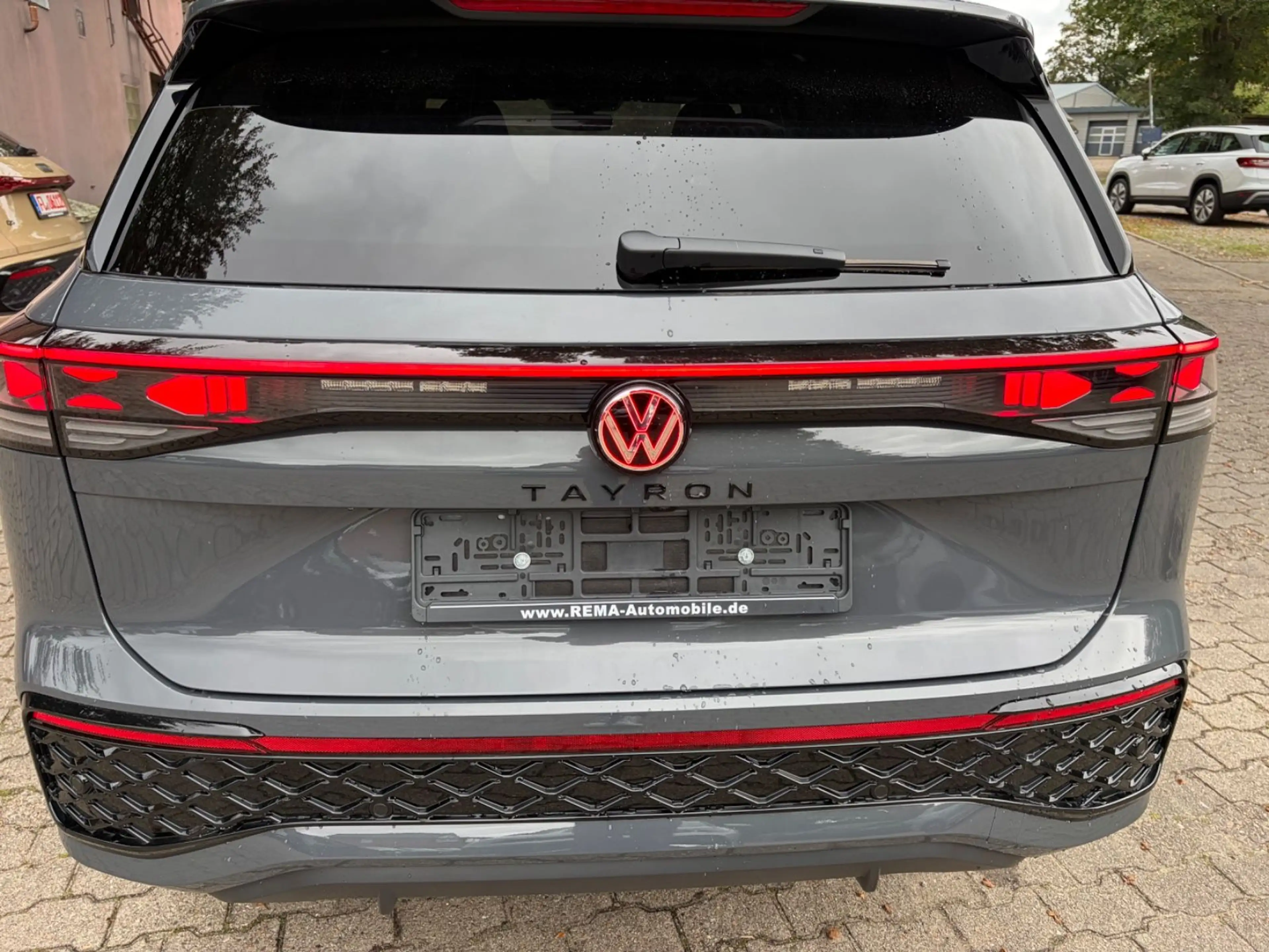 Volkswagen Tayron 2.0TDI 4M R-Line Pano 20 360° Black Style — photo 9