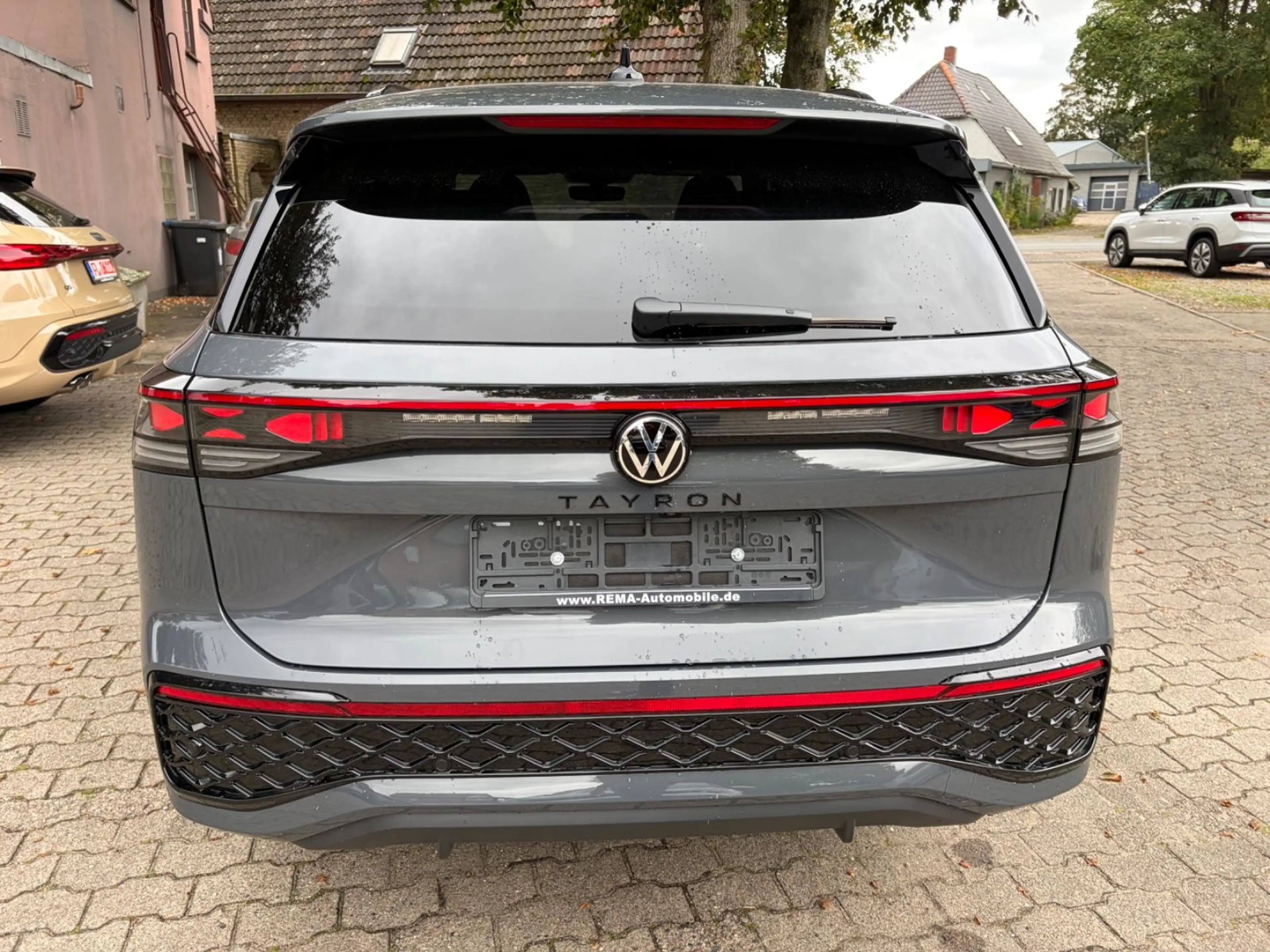 Volkswagen Tayron 2.0TDI 4M R-Line Pano 20 360° Black Style — photo 4