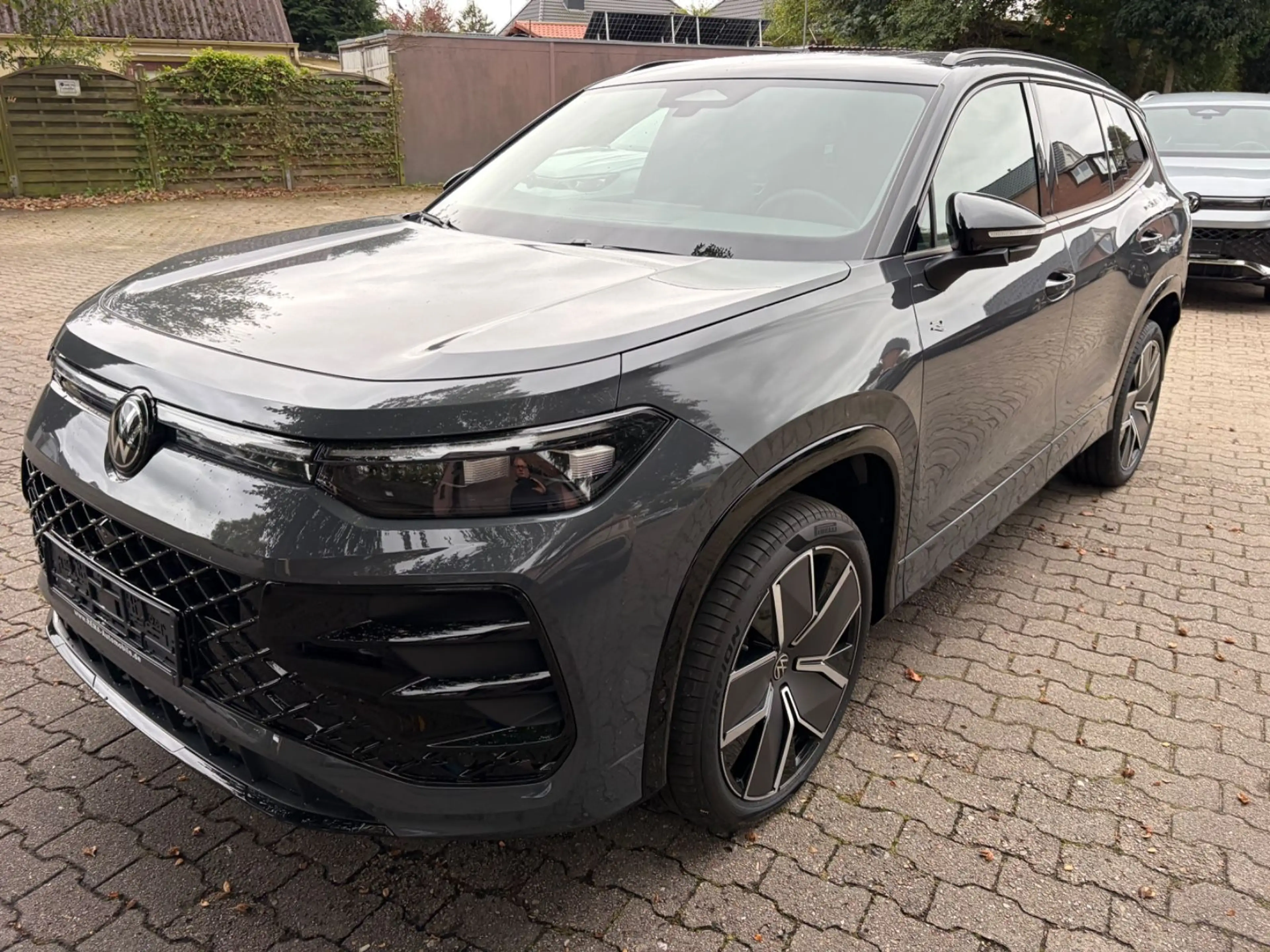 Volkswagen Tayron 2.0TDI 4M R-Line Pano 20 360° Black Style — photo 7