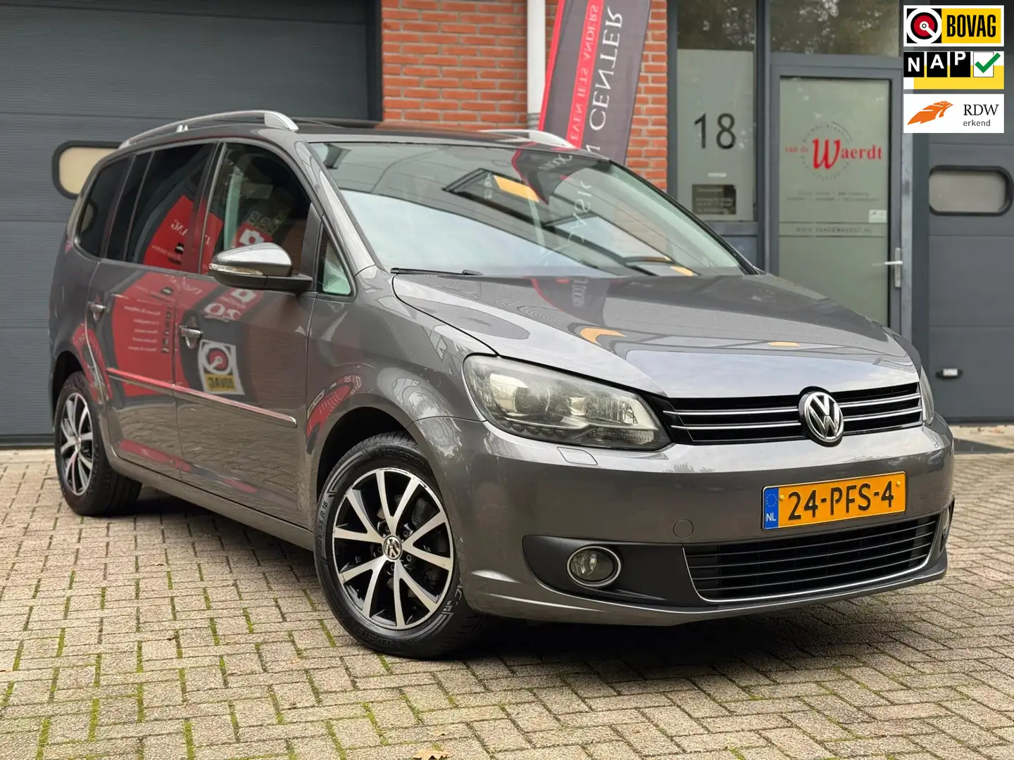 Volkswagen Touran 1.2 TSI Highline/Luxe Uitvoering/NAP/Airco/Leder/S Gris - 1