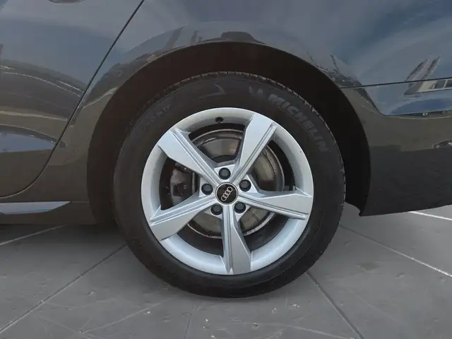 Audi A4 view 15
